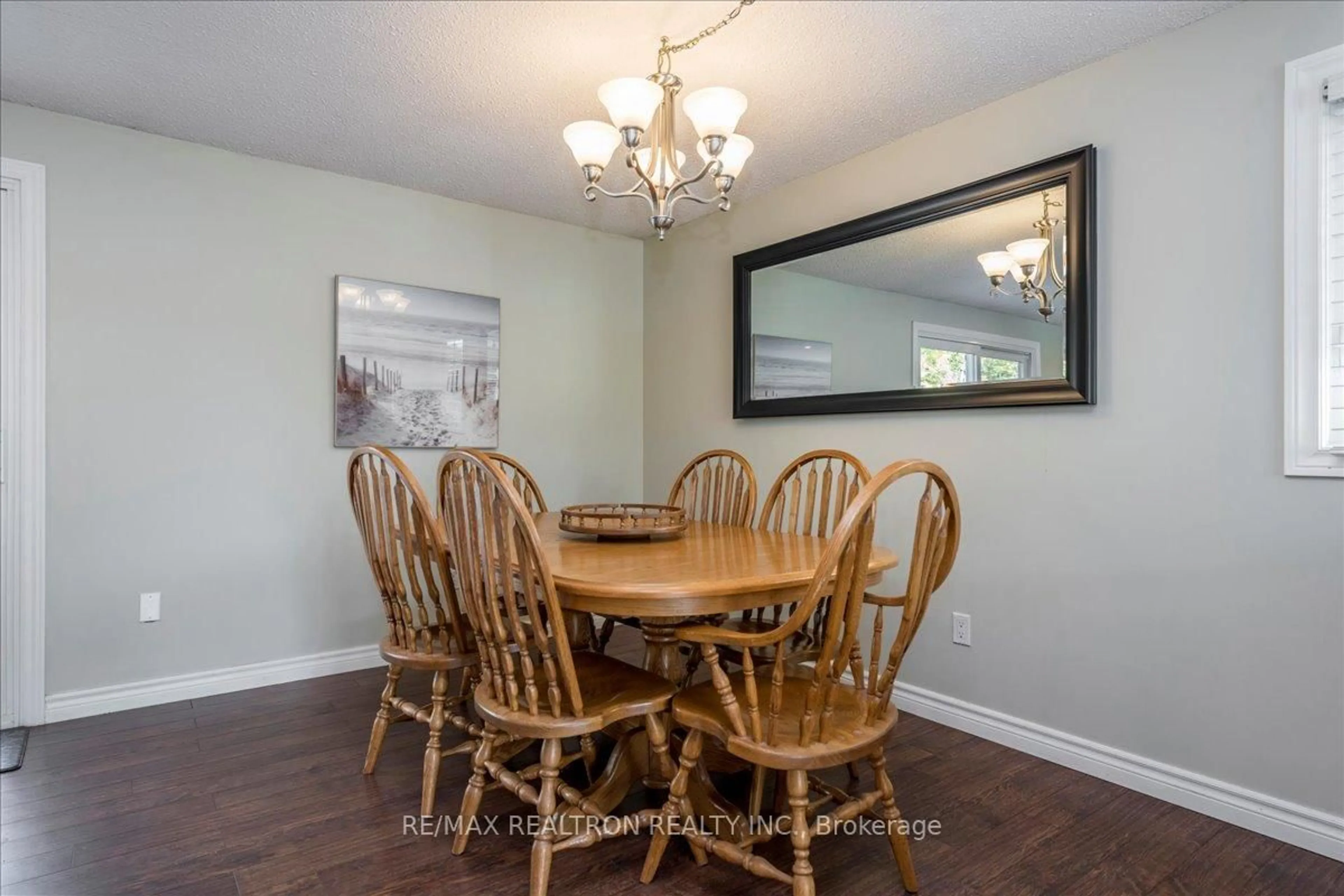 Dining room, wood/laminate floor for 196 Edgehill Dr, Barrie Ontario L4N 1M1