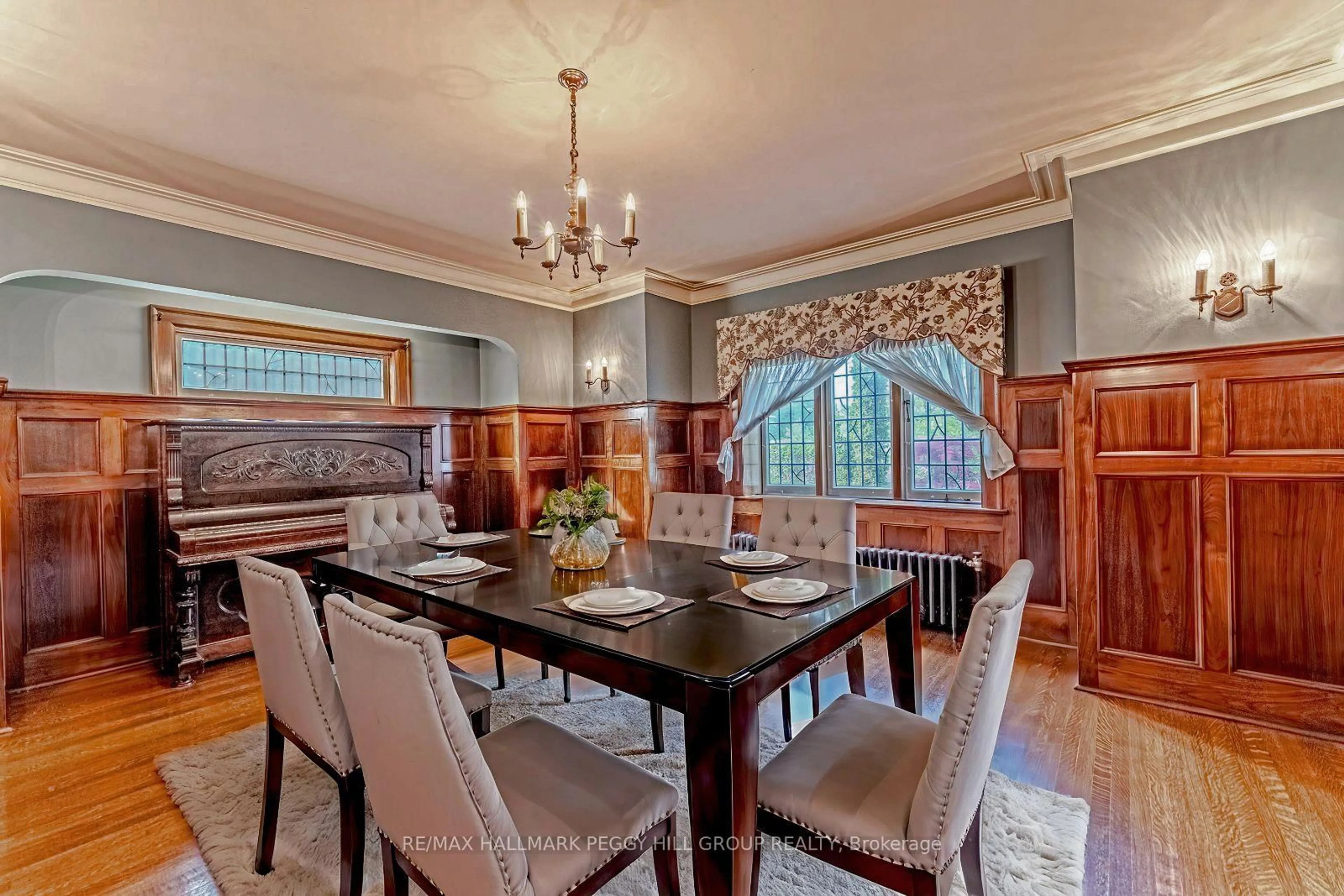 Dining room, unknown for 60 High St, Barrie Ontario L4N 1W4