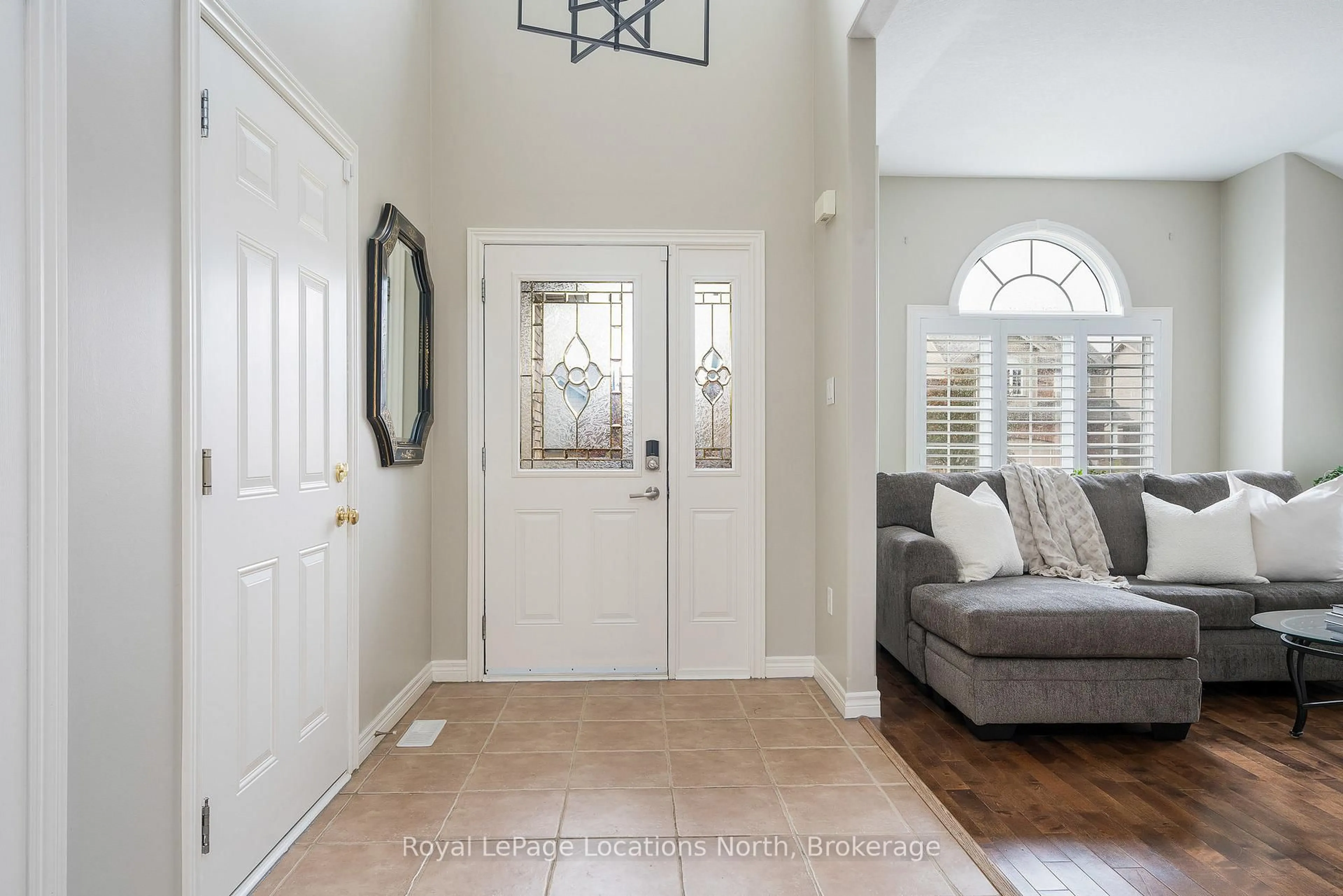 Indoor entryway for 341 Holden St, Collingwood Ontario L9Y 0E2