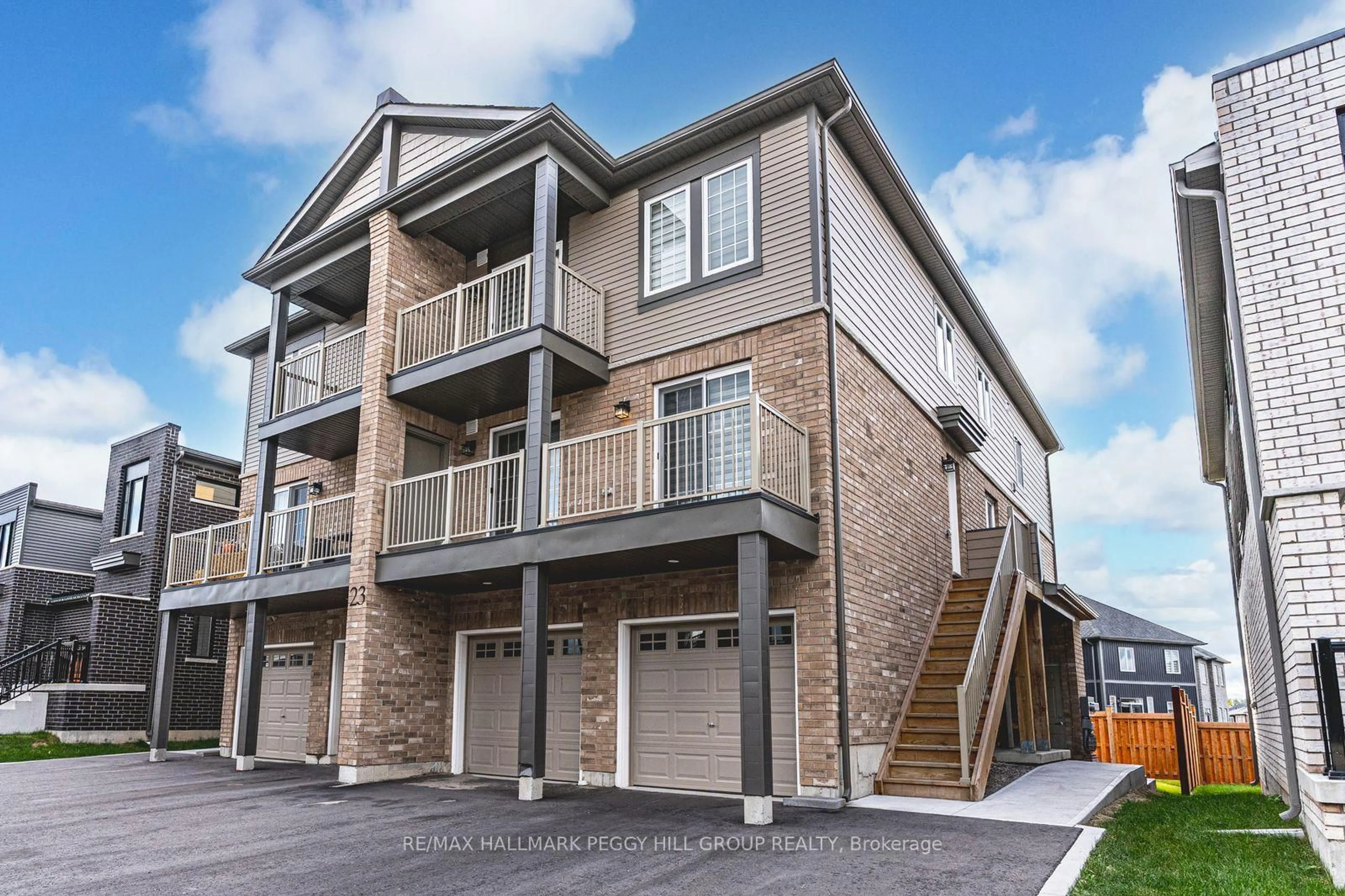 Home with vinyl exterior material, street for 23 Hay Lane #5, Barrie Ontario L9J 0V6