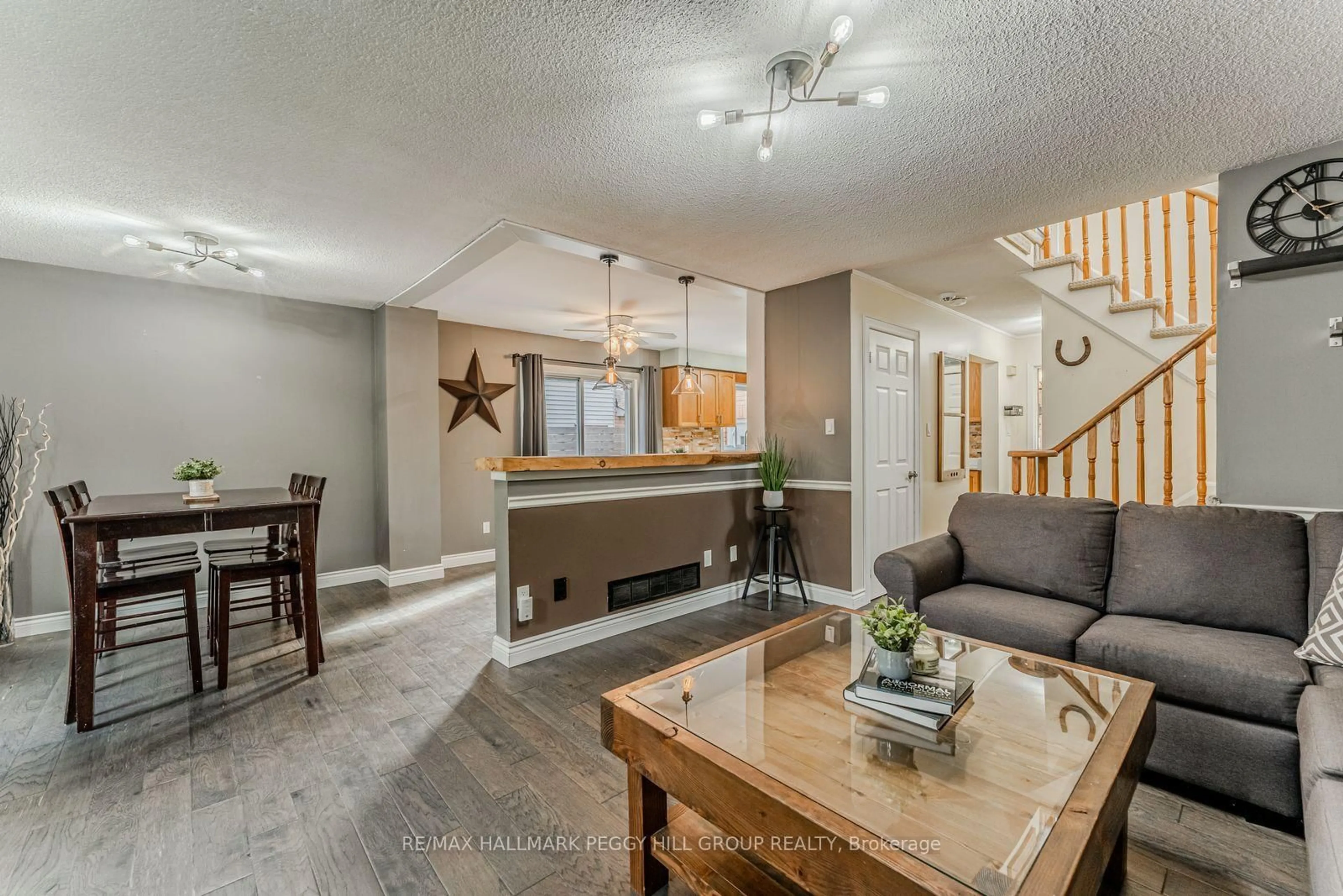 Living room with furniture, unknown for 41 Penton Dr, Barrie Ontario L4N 7A3