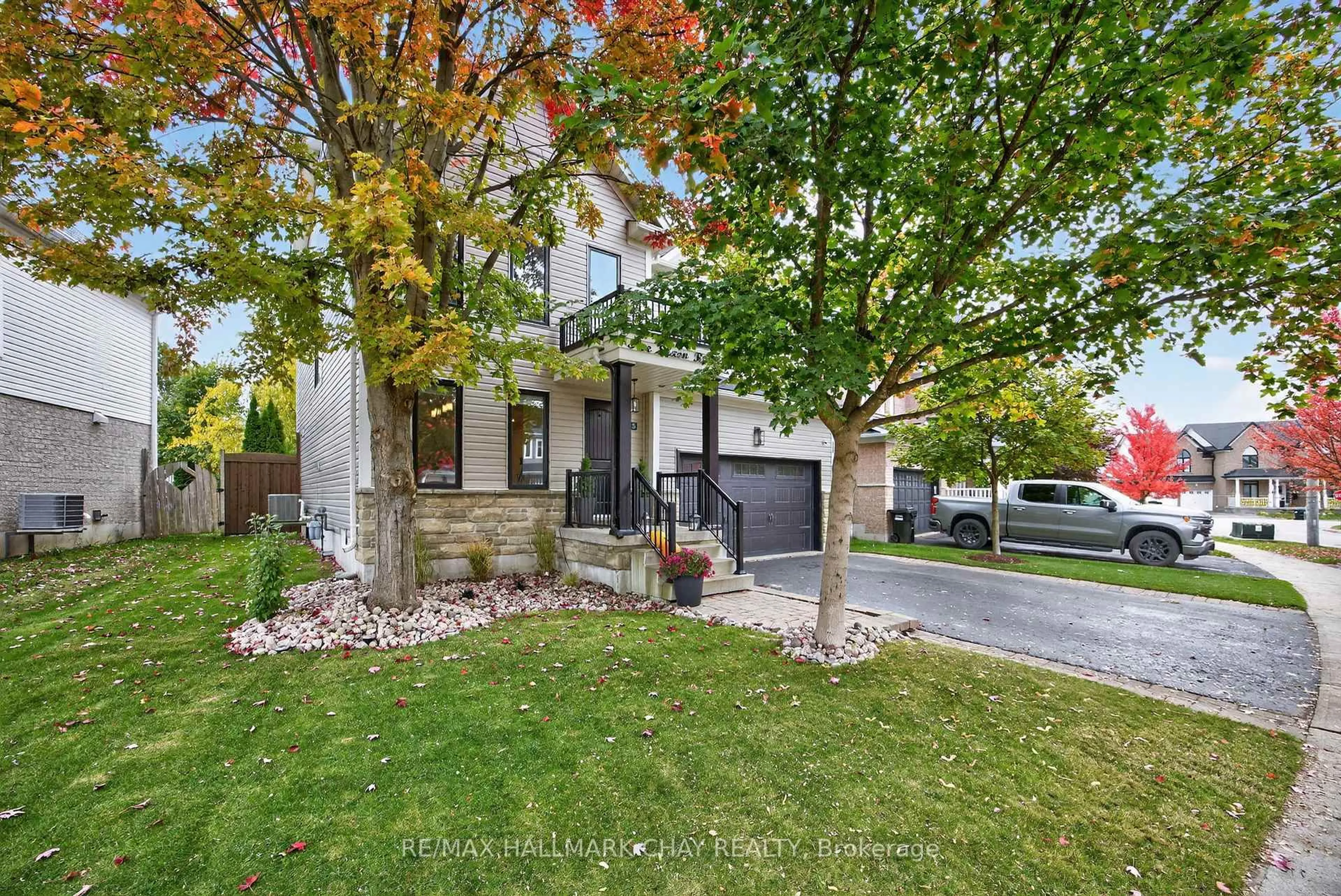 Home with brick exterior material, street for 5 Saxon Rd, Barrie Ontario L4M 7G6