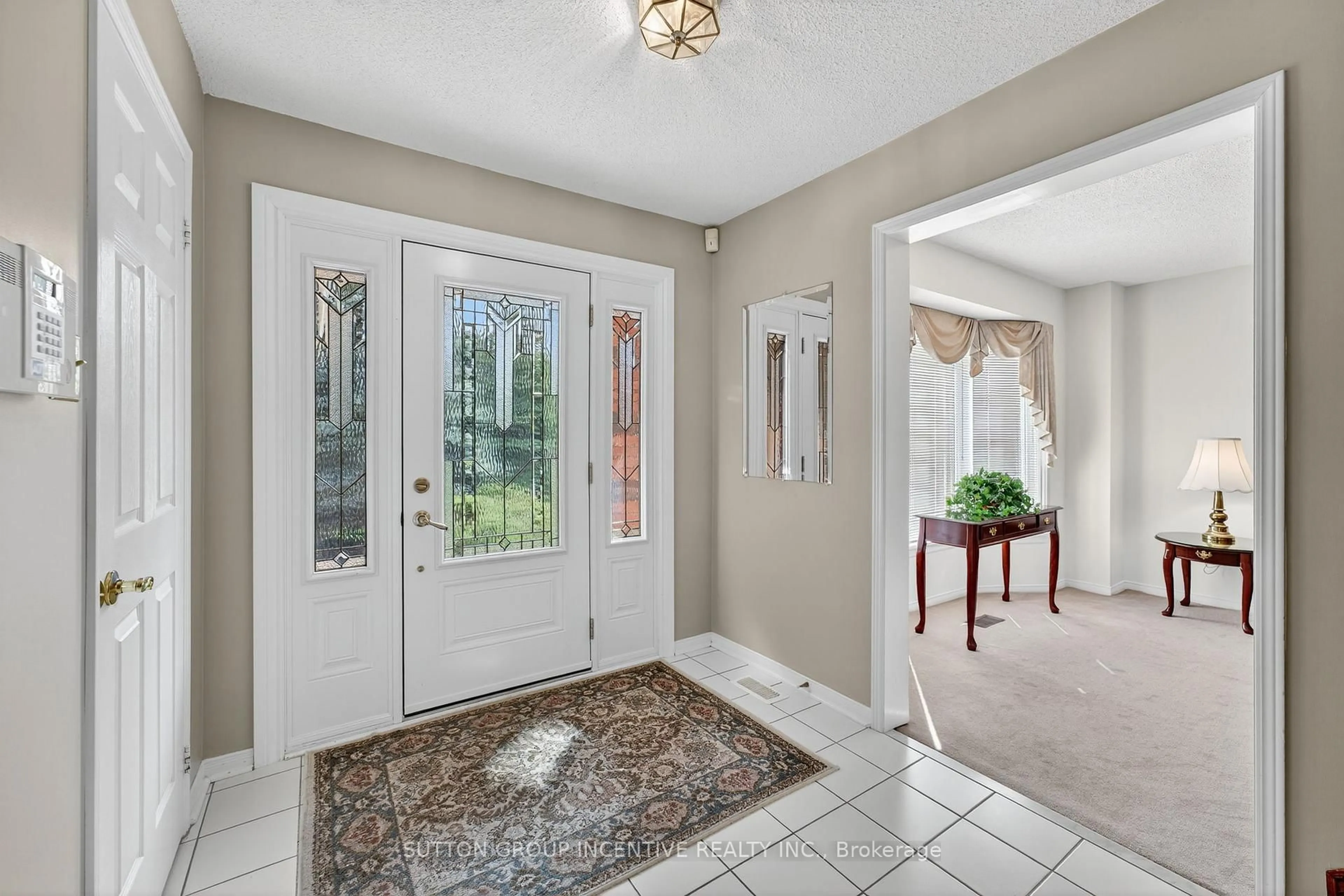 Indoor entryway for 26 Peck St, Barrie Ontario L4N 7H4