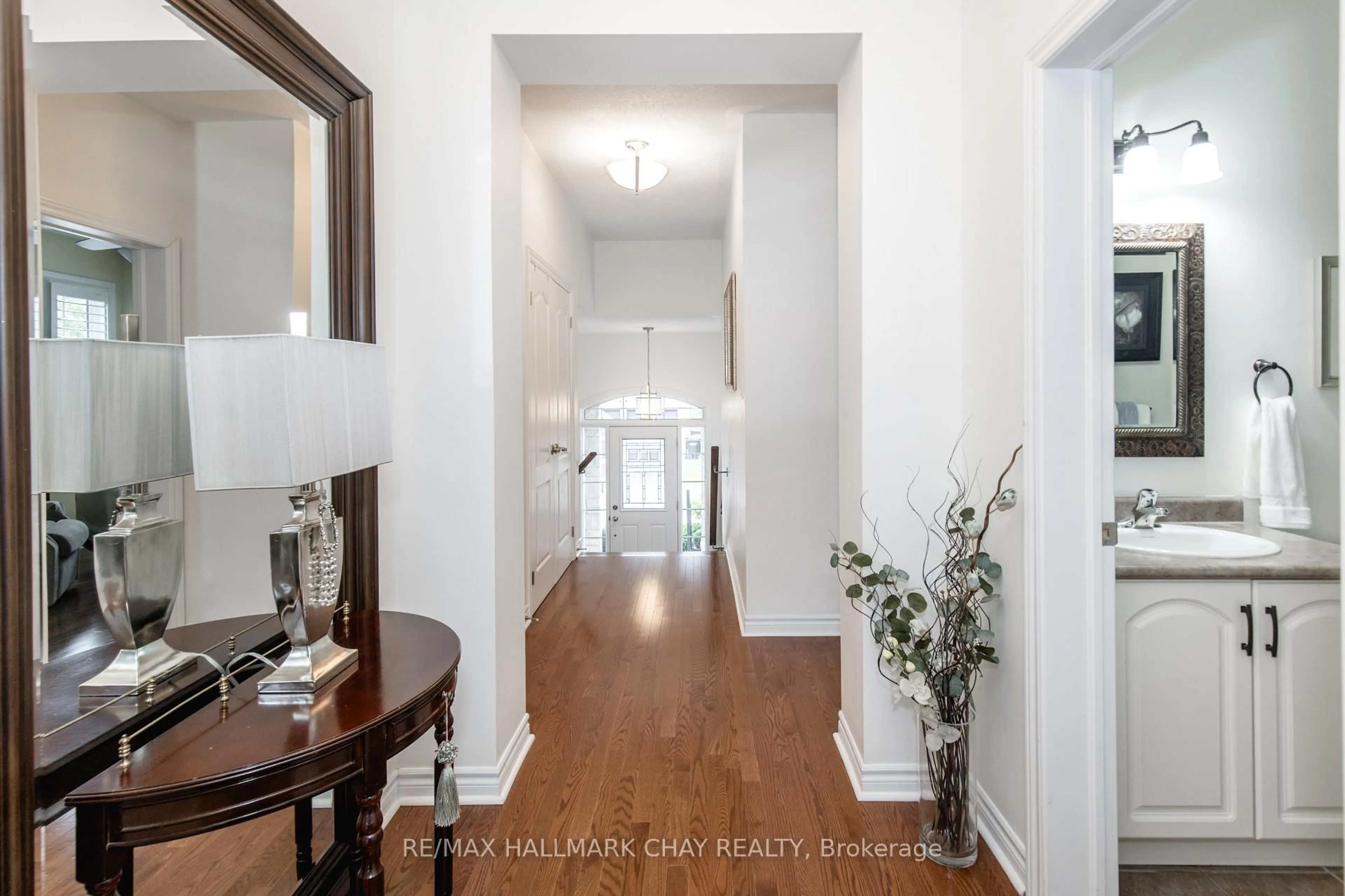 Indoor entryway for 30 Waterview Rd, Wasaga Beach Ontario L9A 1A4