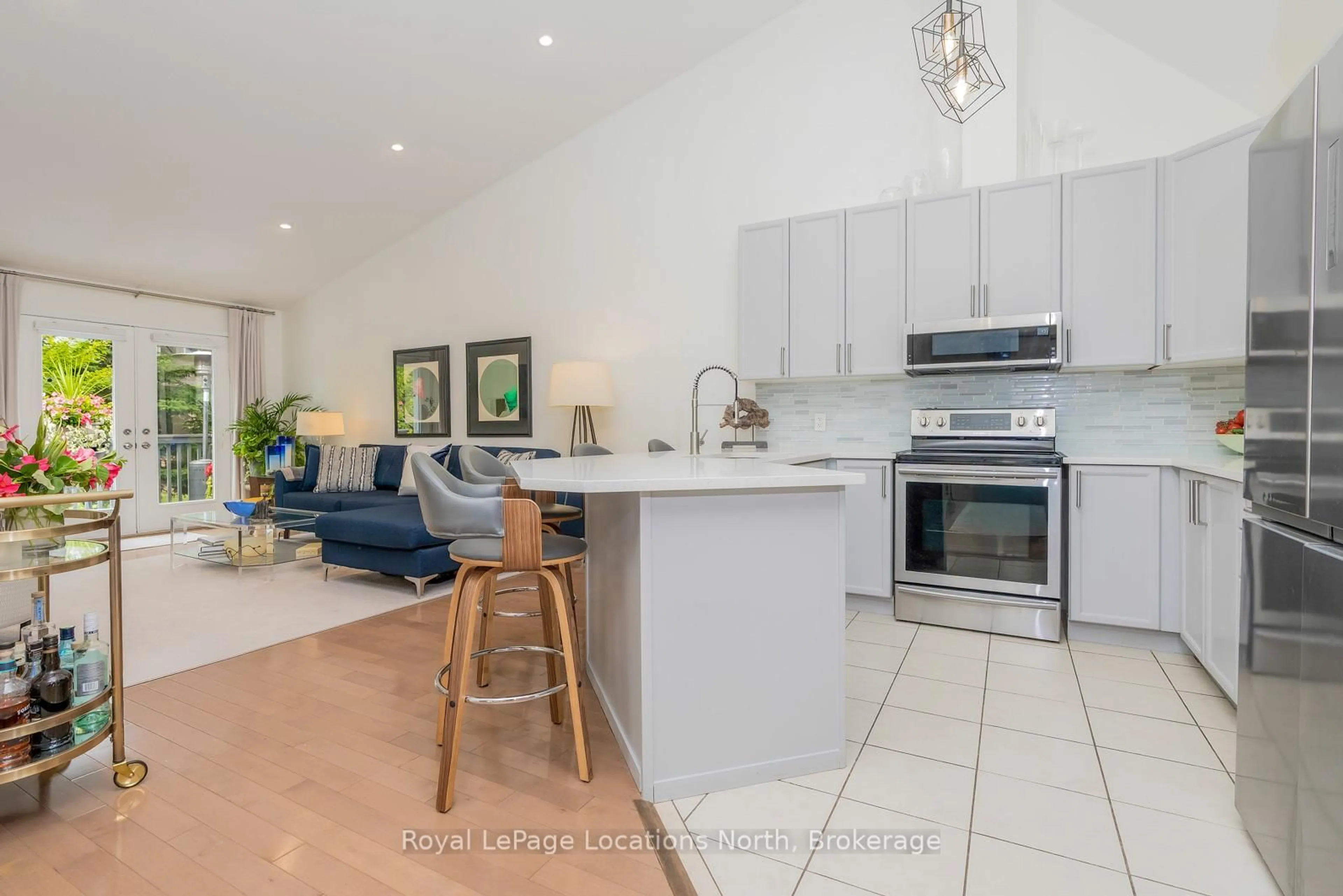 Open concept kitchen, unknown for 62 Green Briar Dr, Collingwood Ontario L9Y 5J2