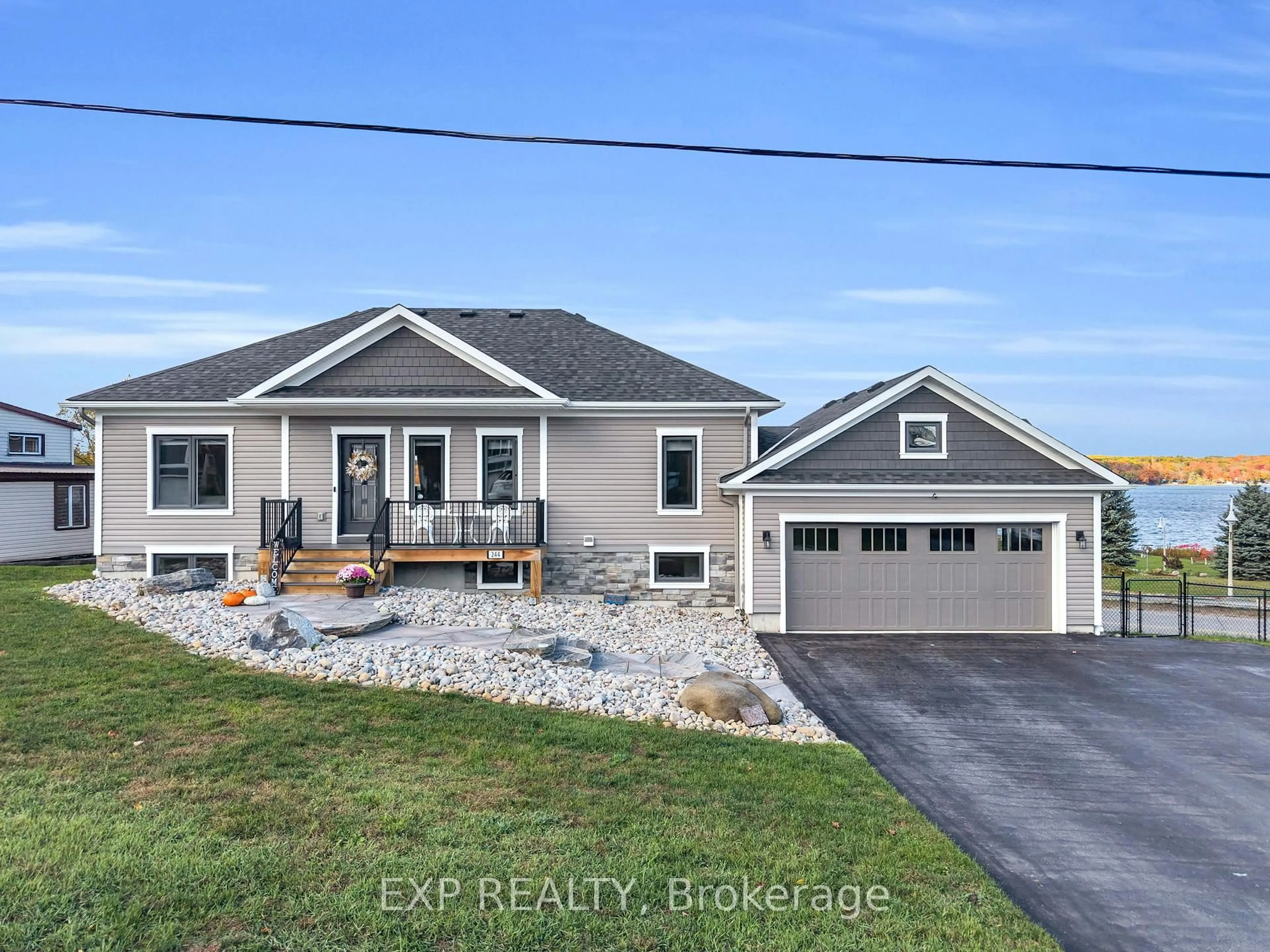 Home with vinyl exterior material, water/lake/river/ocean view for 244 Frank St, Midland Ontario L4R 1H4