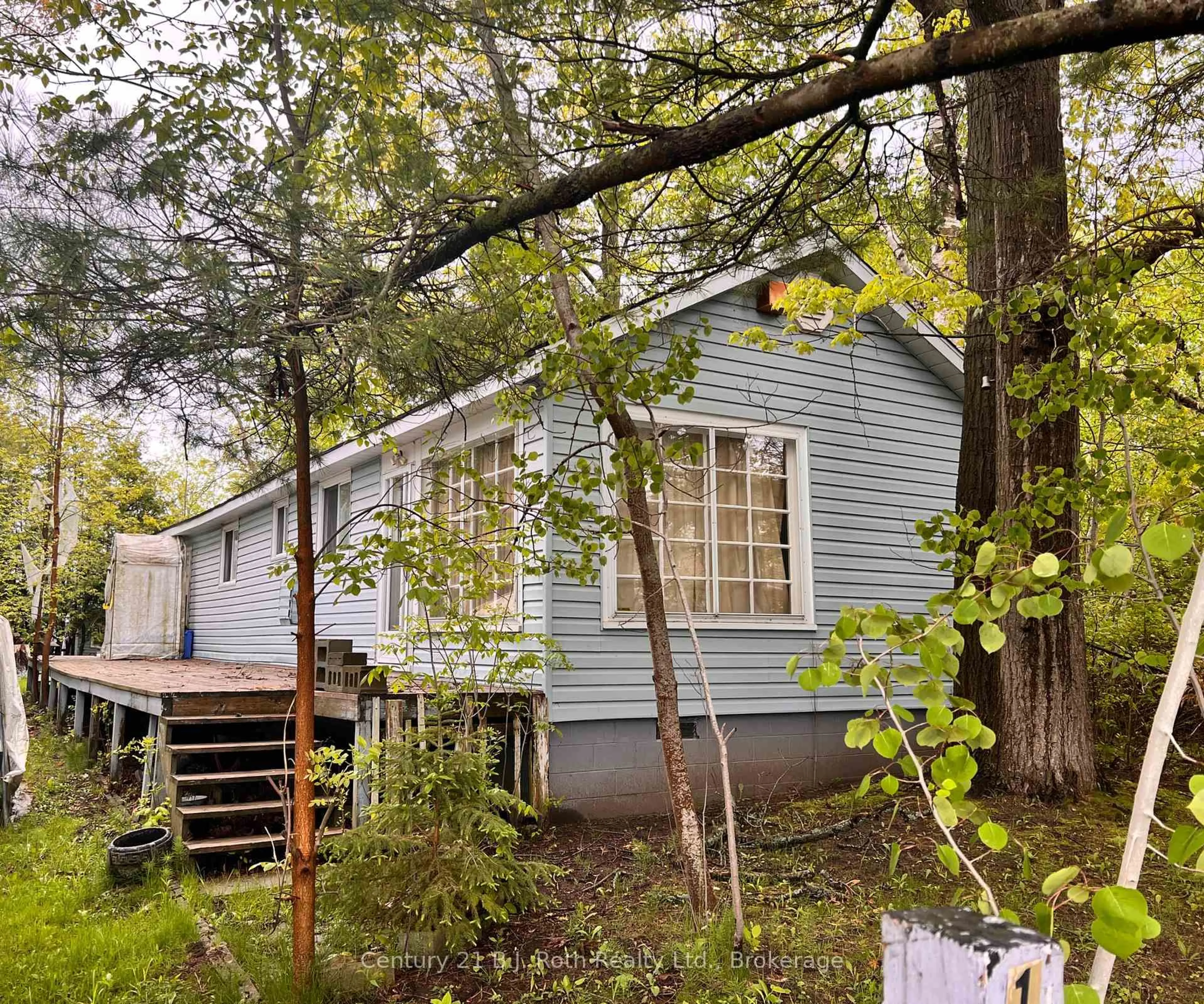 Shed for 152 Beck St, Wasaga Beach Ontario L9Z 2K7