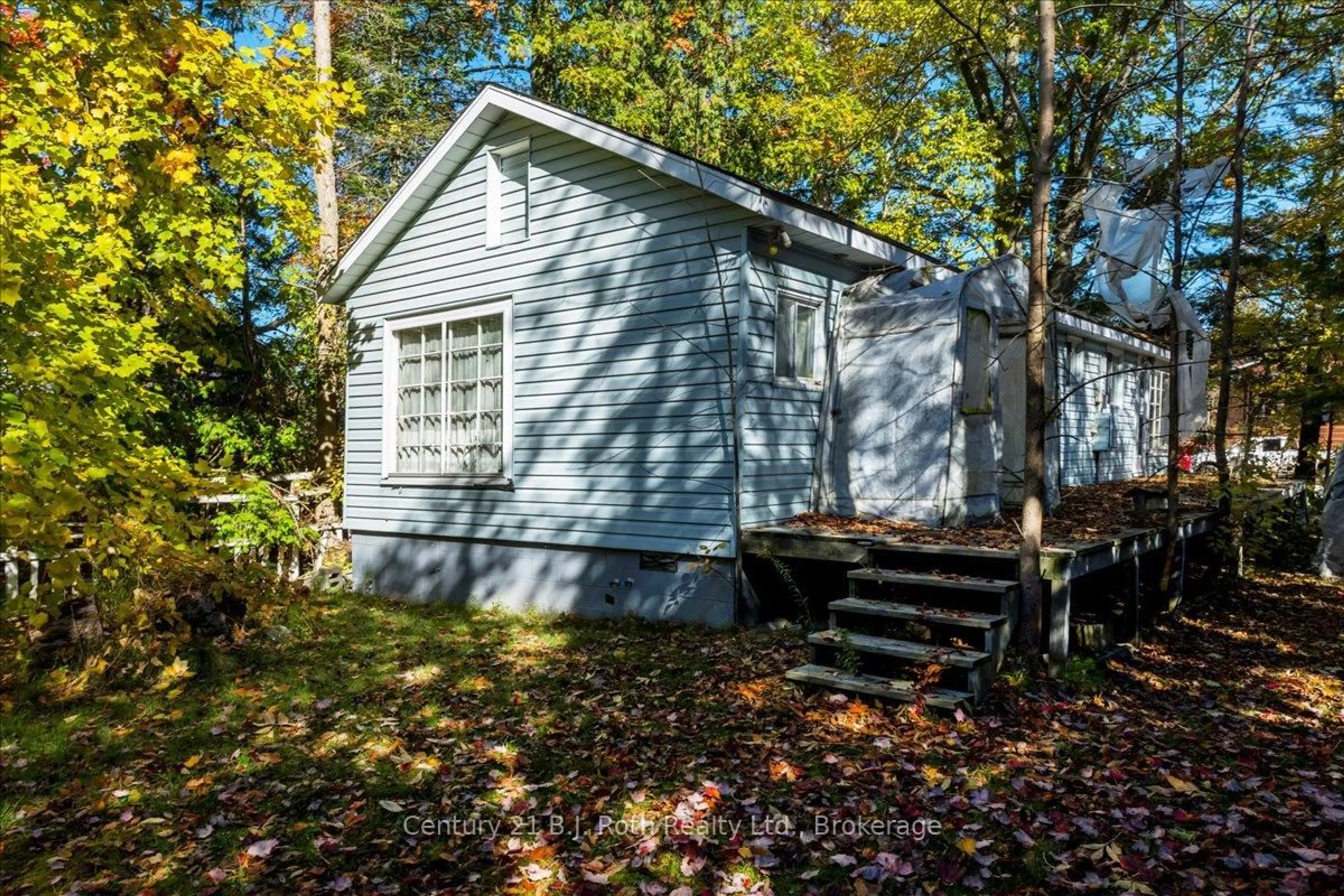 Shed for 152 Beck St, Wasaga Beach Ontario L9Z 2K7