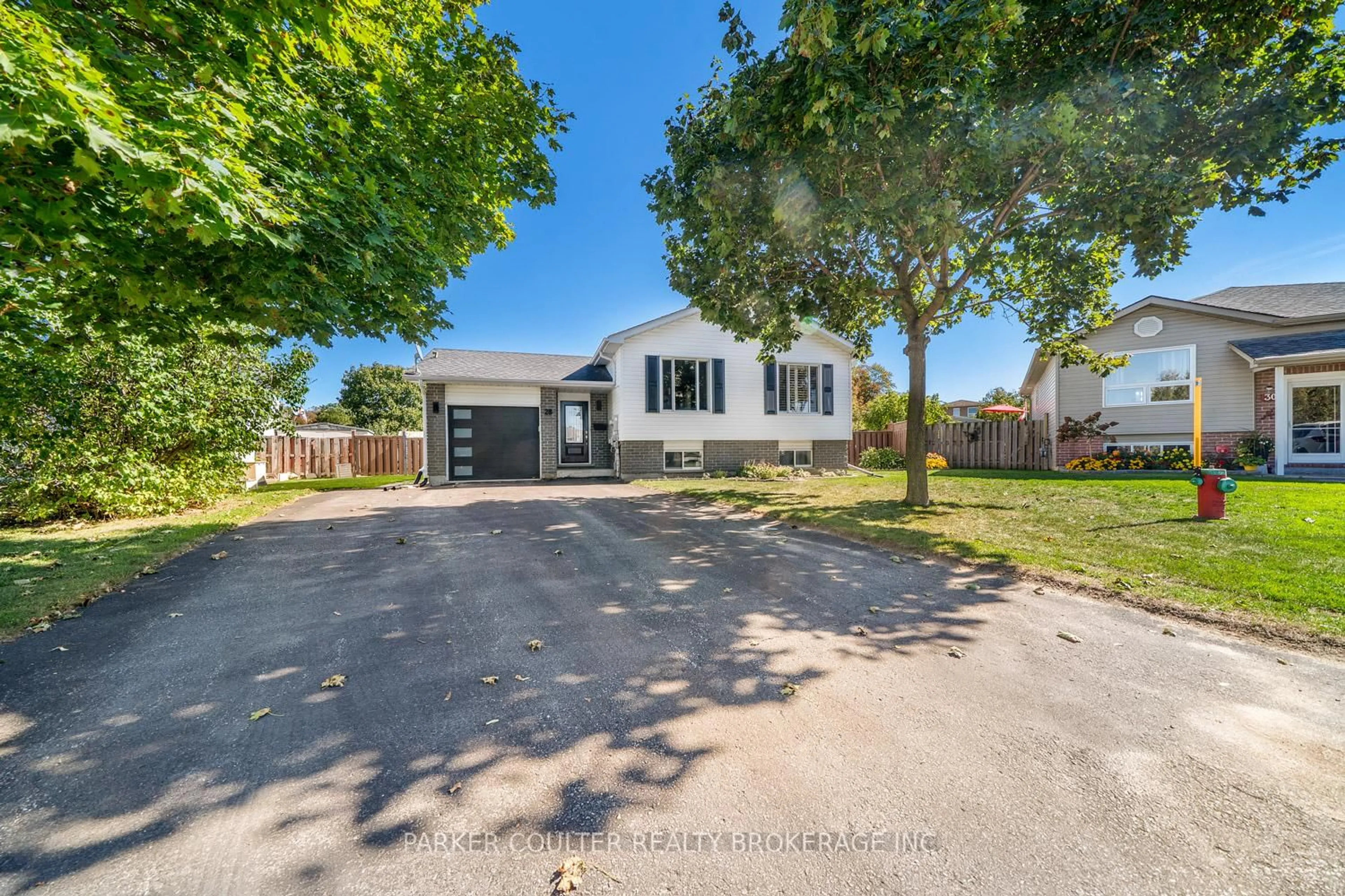 A pic from outside/outdoor area/front of a property/back of a property/a pic from drone, street for 28 Keith St, Orillia Ontario L3V 7V6