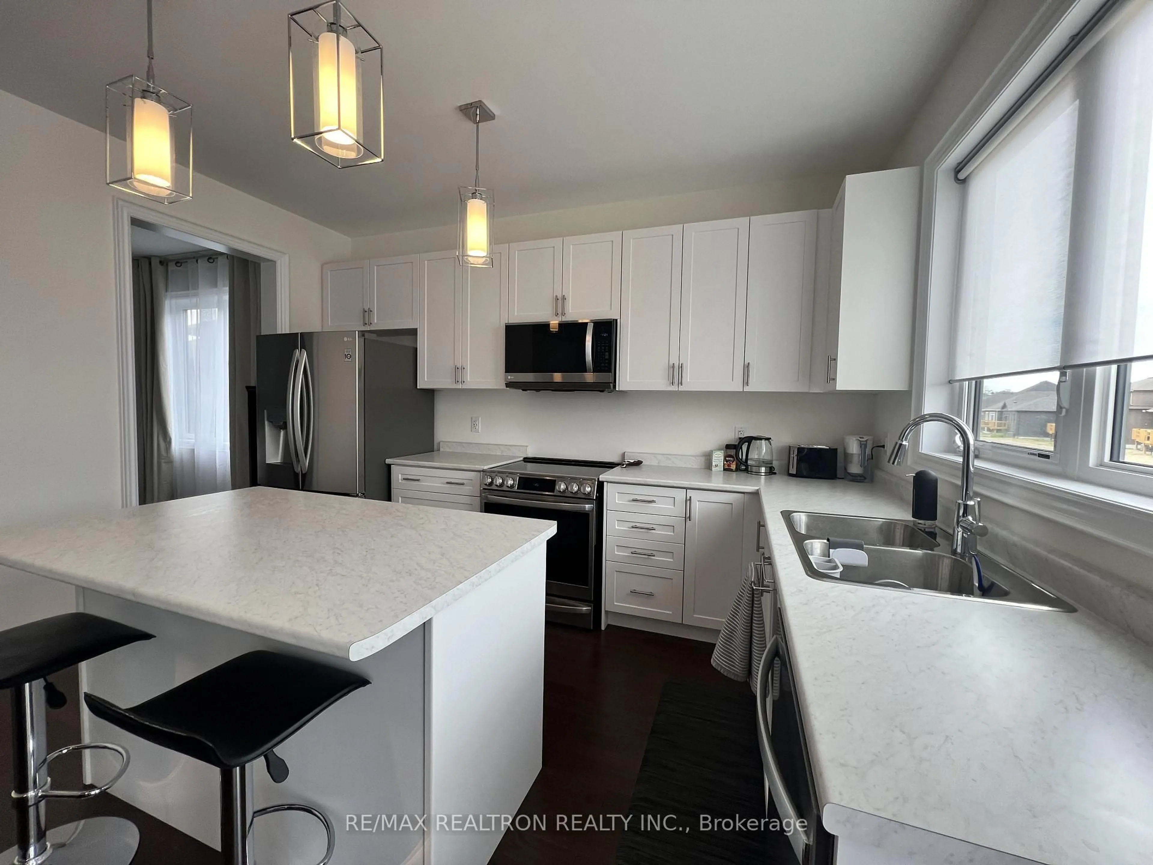 Open concept kitchen, unknown for 280 Ramblewood Dr, Wasaga Beach Ontario L9Z 0L5