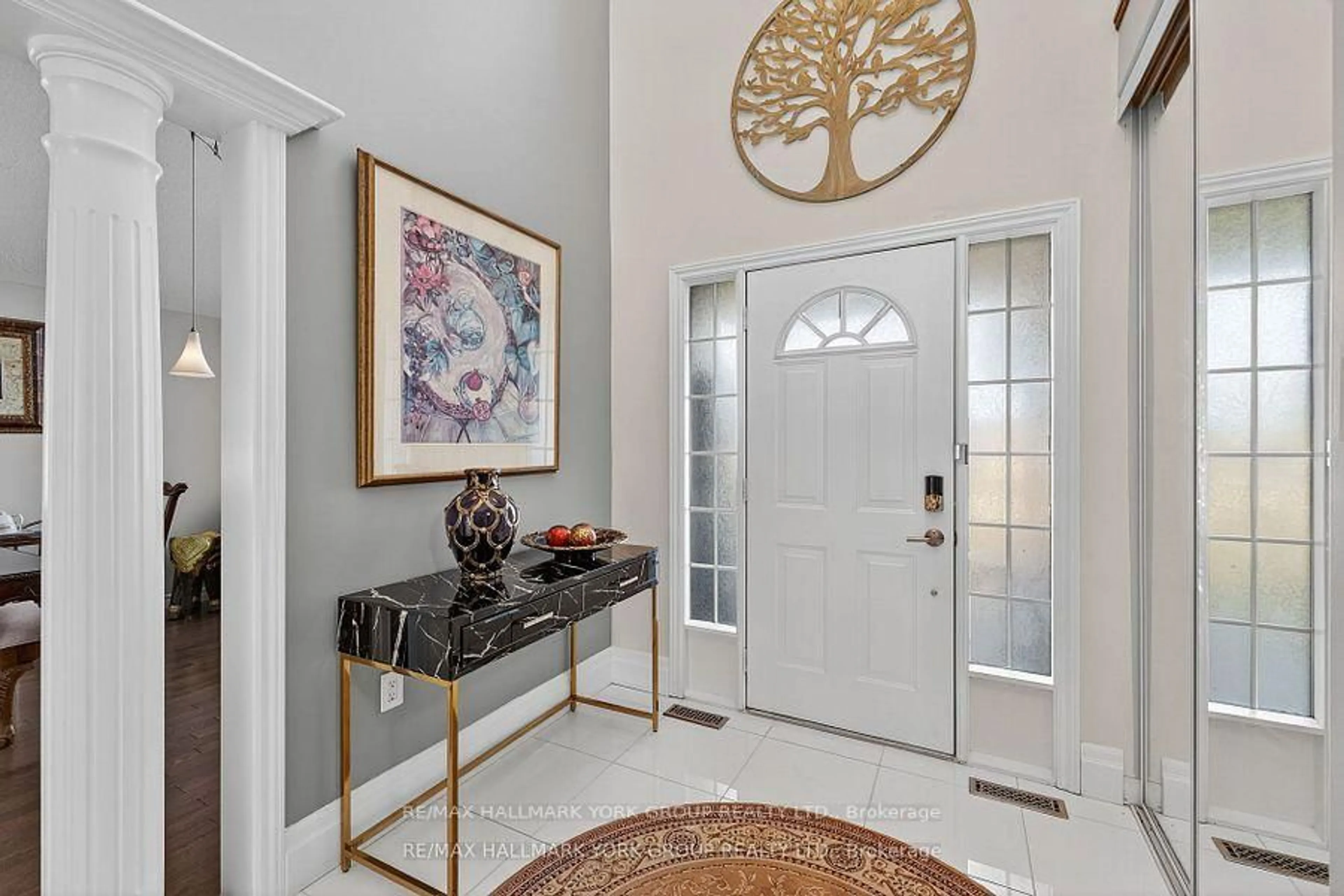Indoor entryway for 93 Seline Cres, Barrie Ontario L4N 5V7