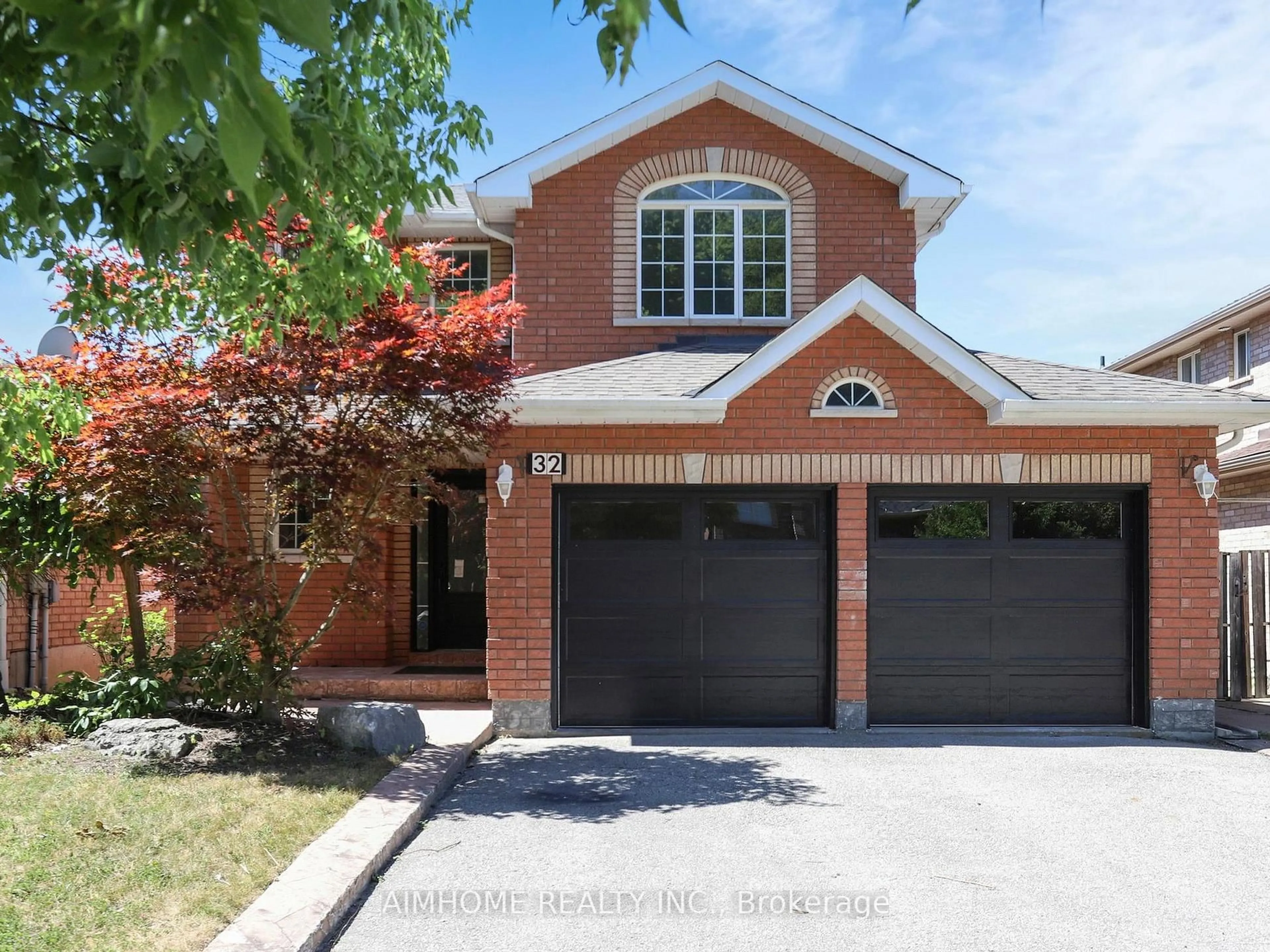 Home with brick exterior material, street for 32 Bloom Cres, Barrie Ontario L4N 0S8