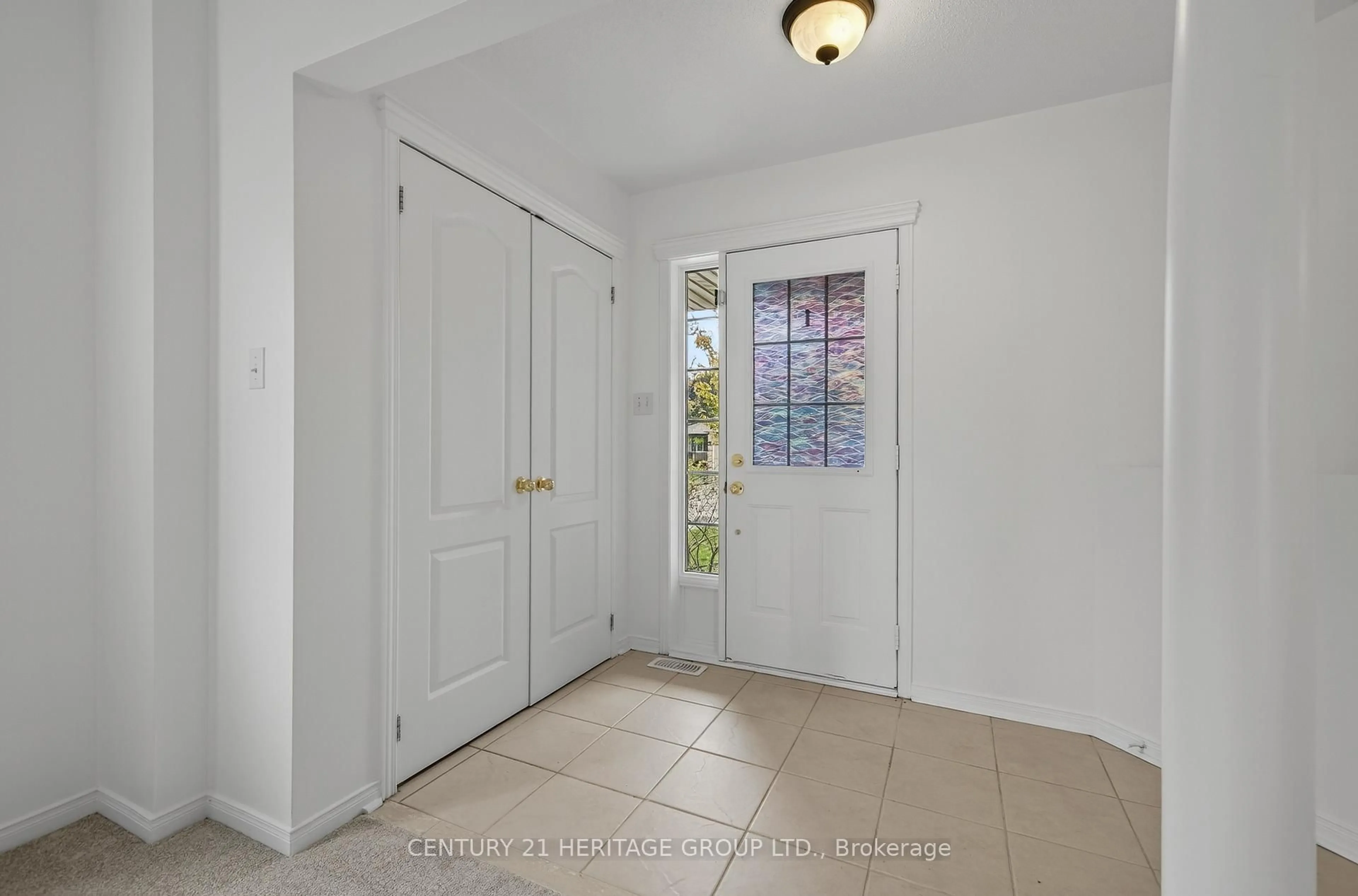 Indoor entryway for 67 Ruffet Dr, Barrie Ontario L4N 0N8