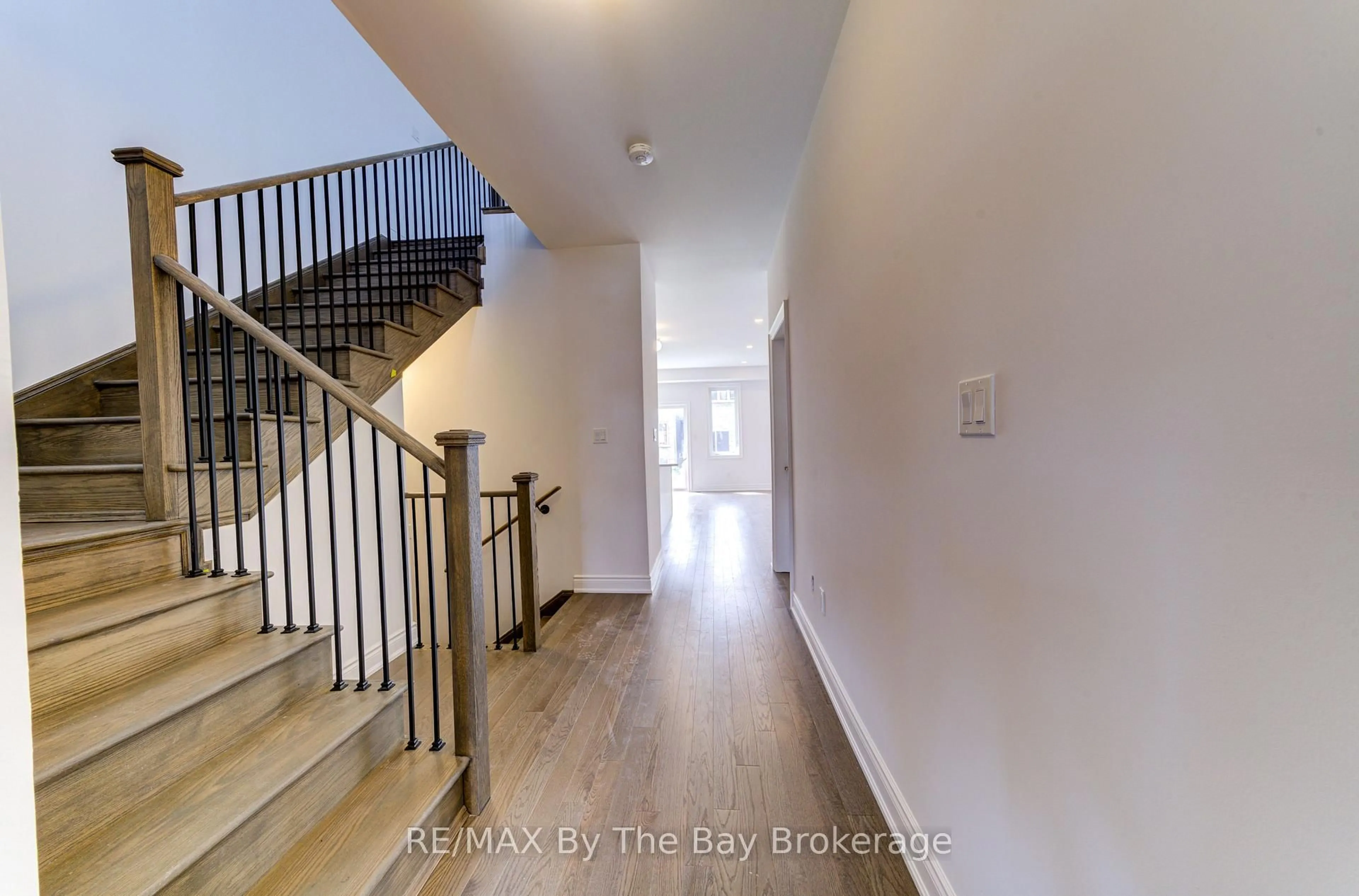 Indoor entryway for 28 Autumn Dr, Wasaga Beach Ontario L9Z 0K7