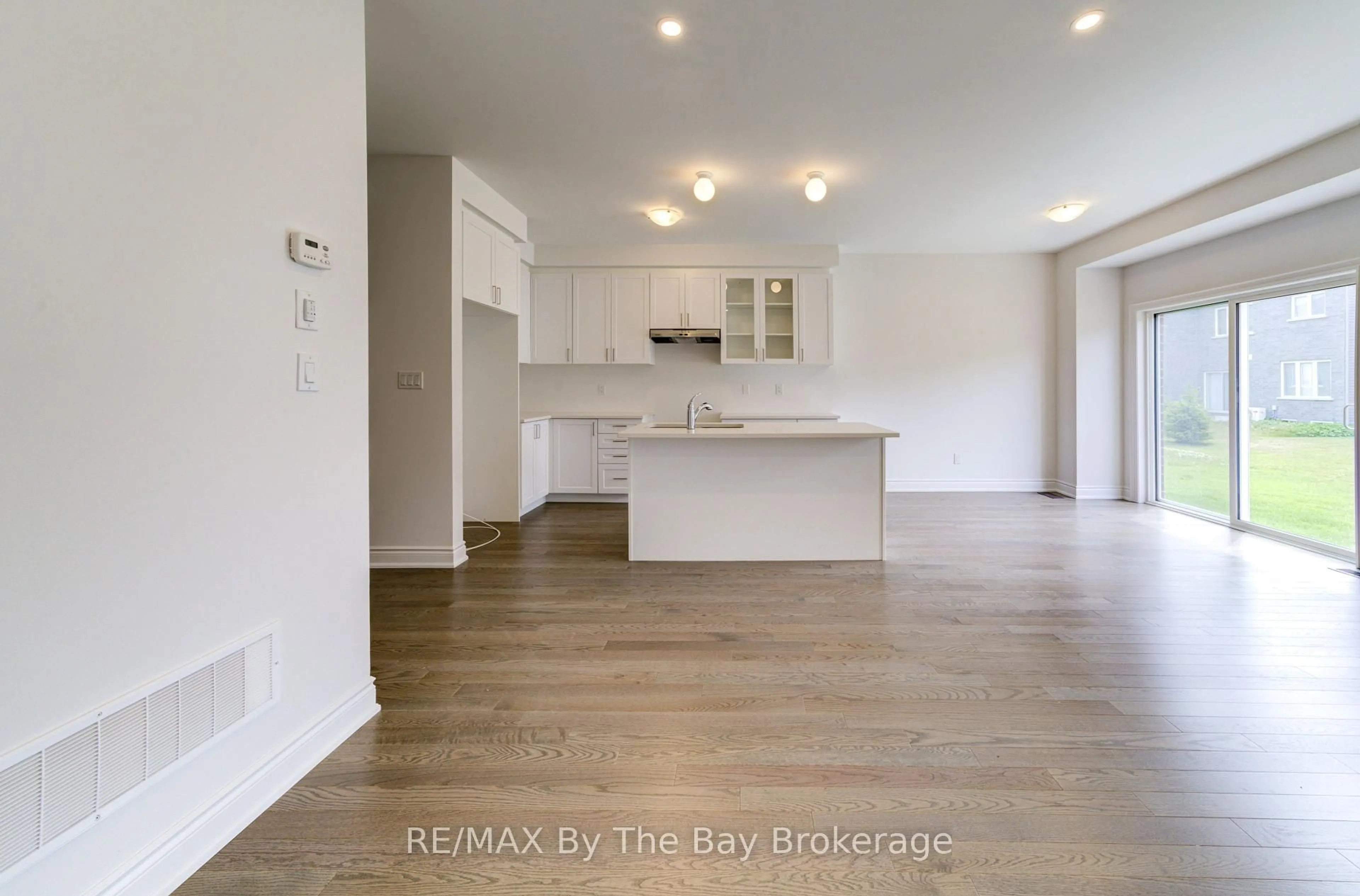 Open concept kitchen, unknown for 28 Autumn Dr, Wasaga Beach Ontario L9Z 0K7