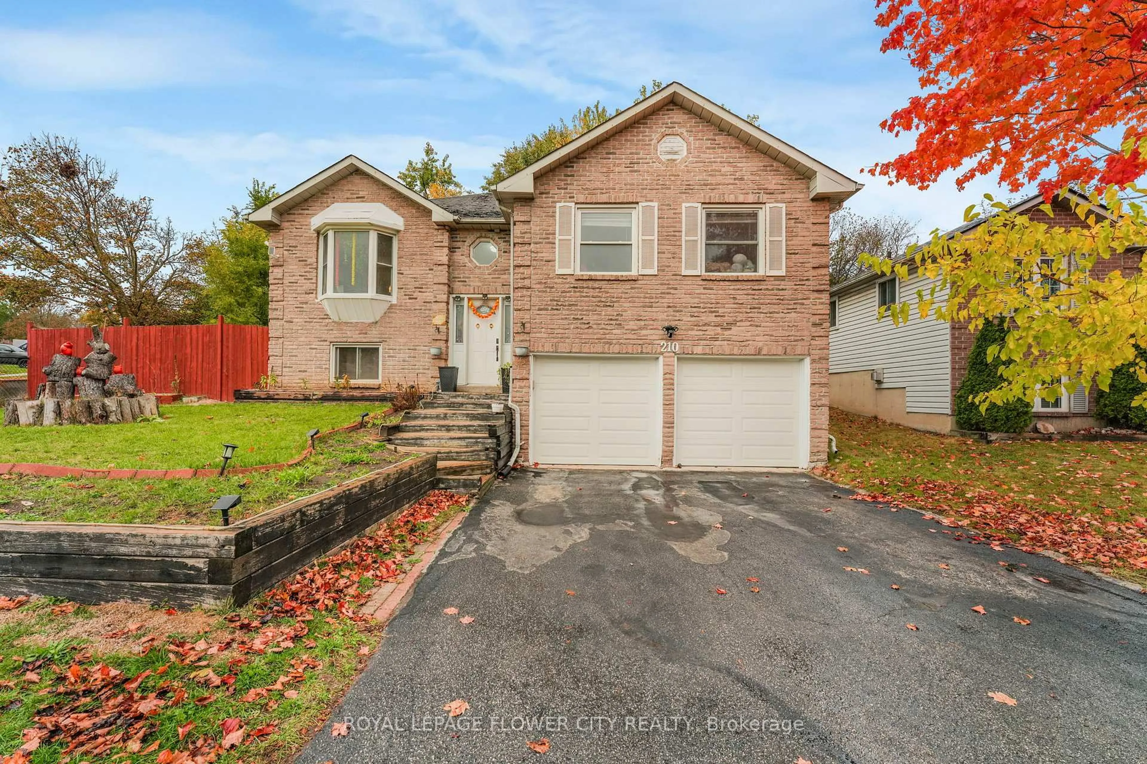 Home with brick exterior material, street for 210 Edgehill Dr, Barrie Ontario L4N 1M1