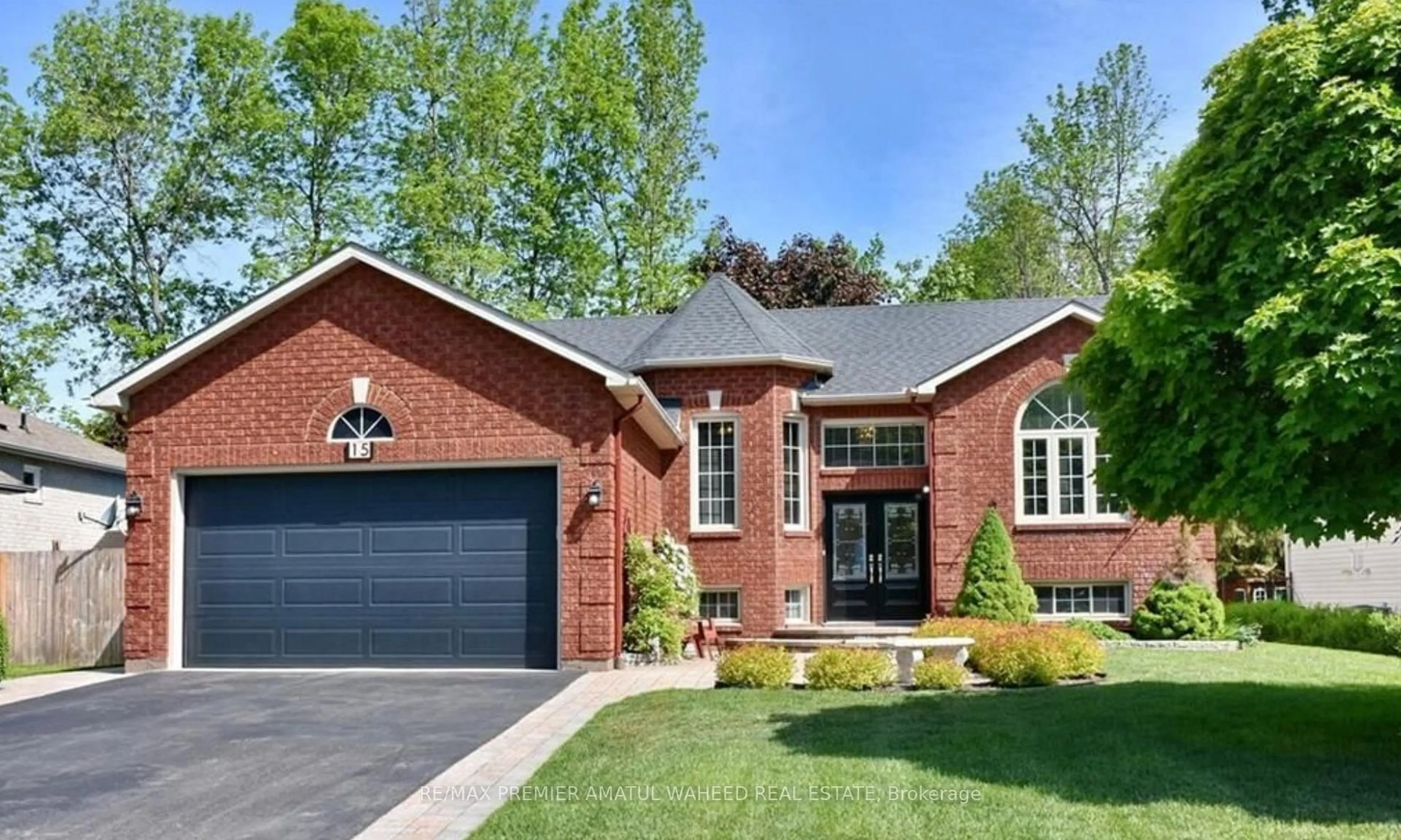 Home with brick exterior material, street for 15 BUSH Cres, Wasaga Beach Ontario L9Z 1M3