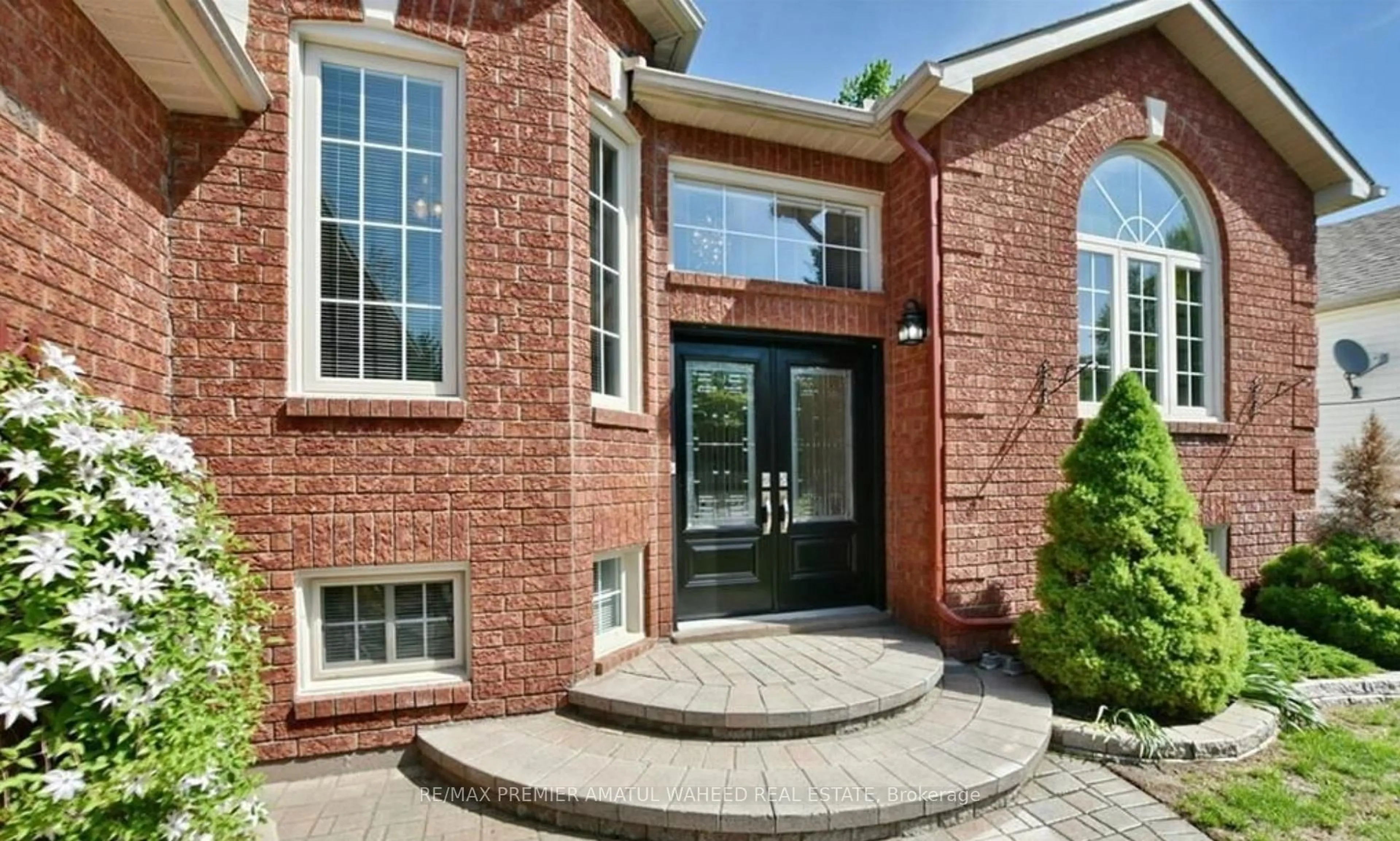 Home with brick exterior material, street for 15 BUSH Cres, Wasaga Beach Ontario L9Z 1M3