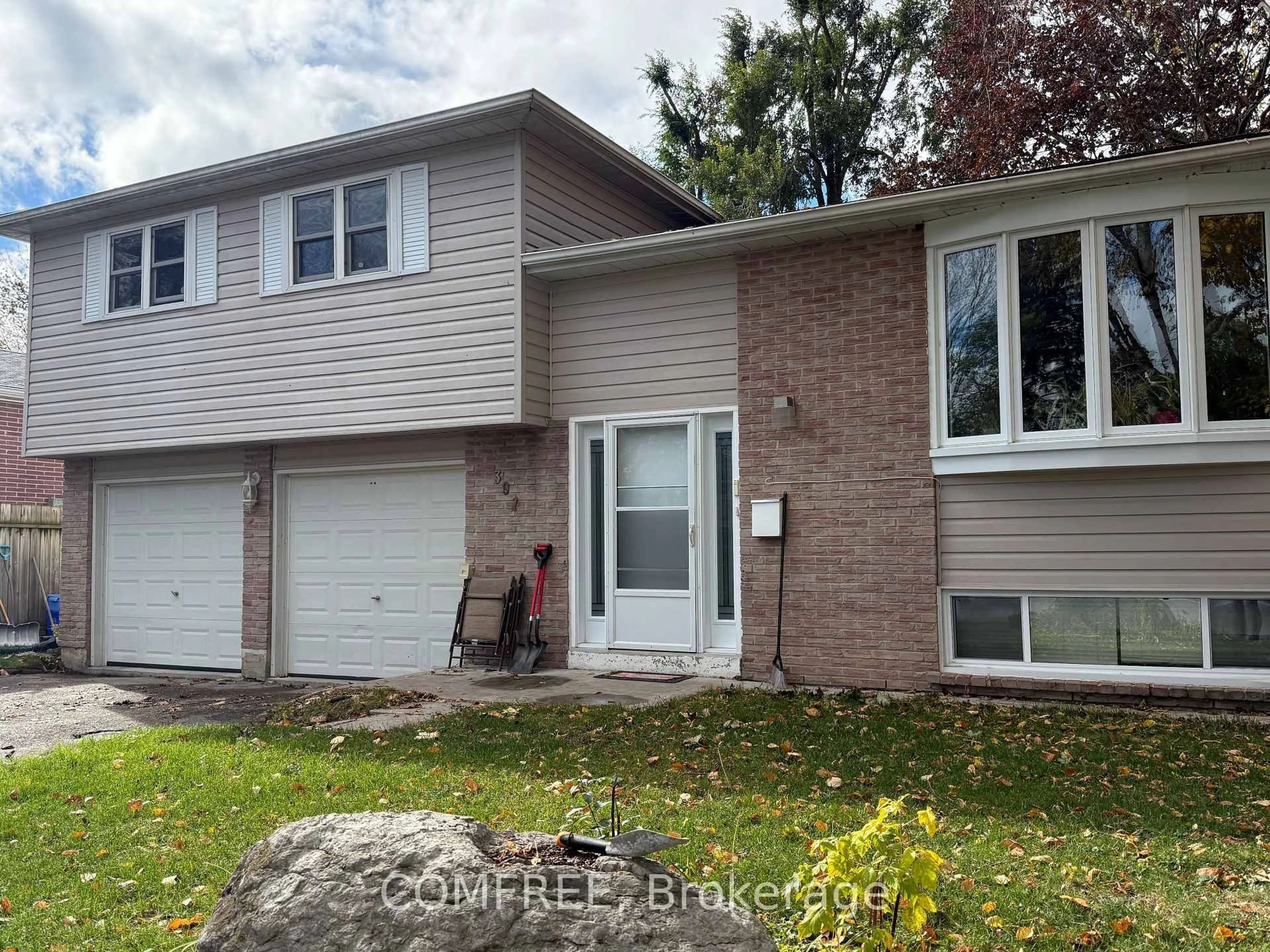 Home with vinyl exterior material, street for 391 Raymond Ave, Orillia Ontario L3V 6S6