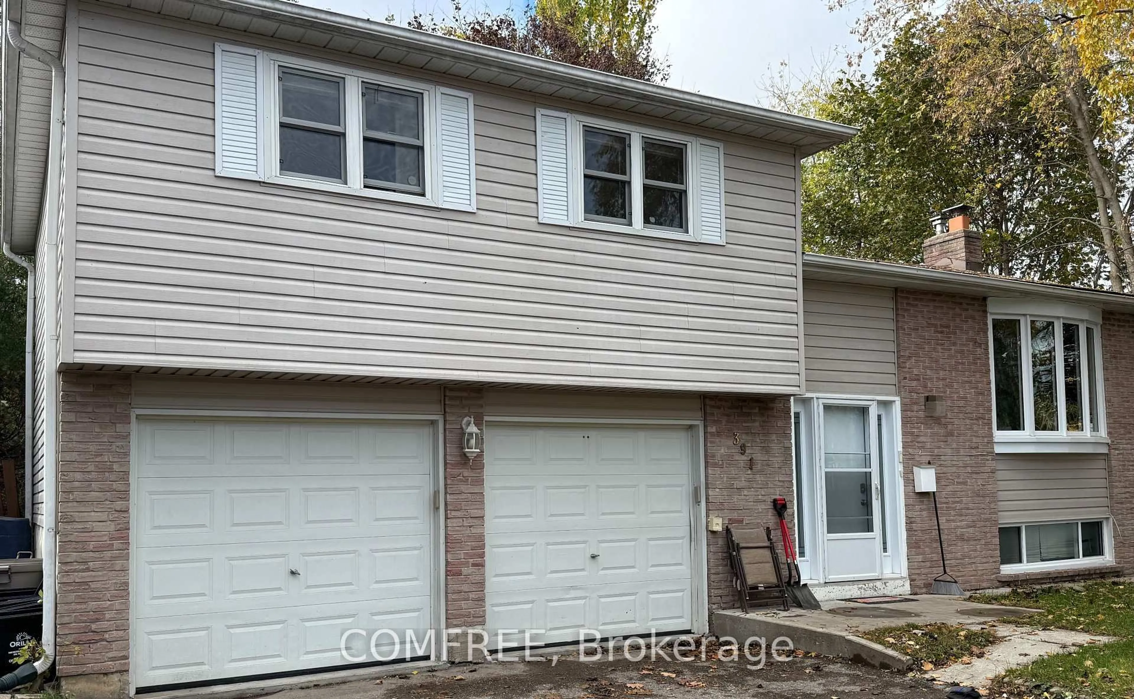 Home with vinyl exterior material, street for 391 Raymond Ave, Orillia Ontario L3V 6S6