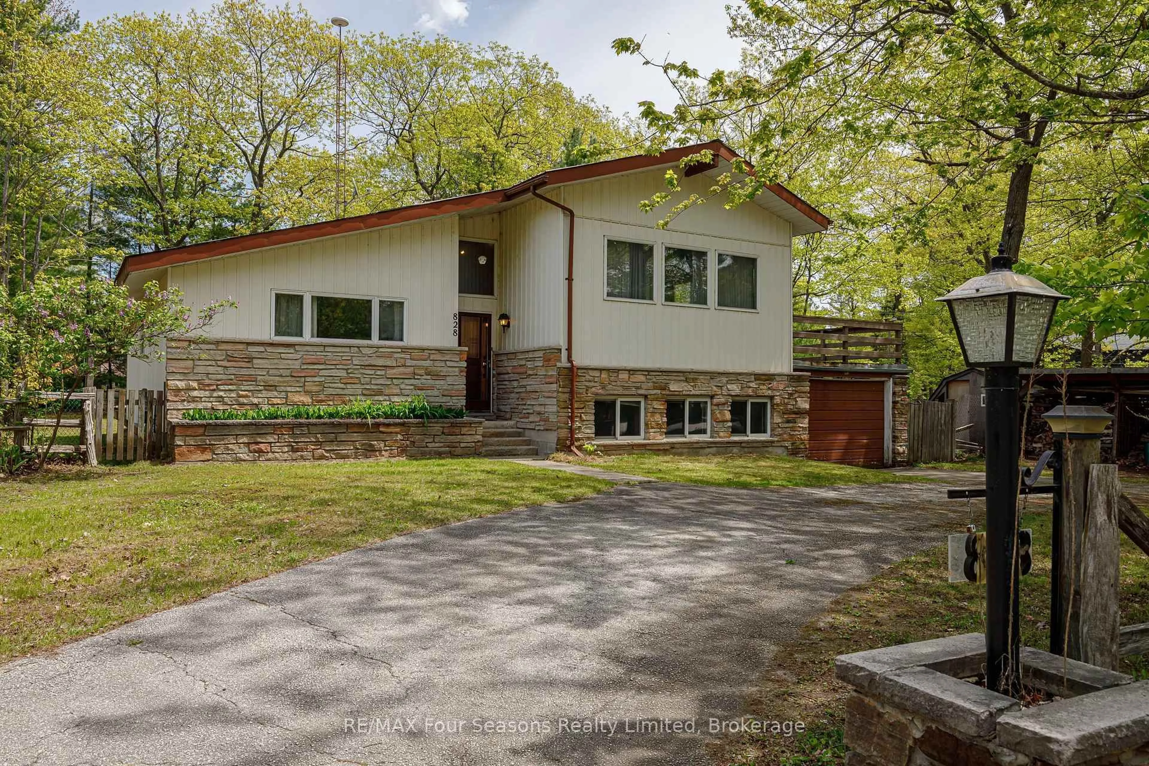 Home with brick exterior material, street for 828 Oxbow Park Dr, Wasaga Beach Ontario L9Z 2V1