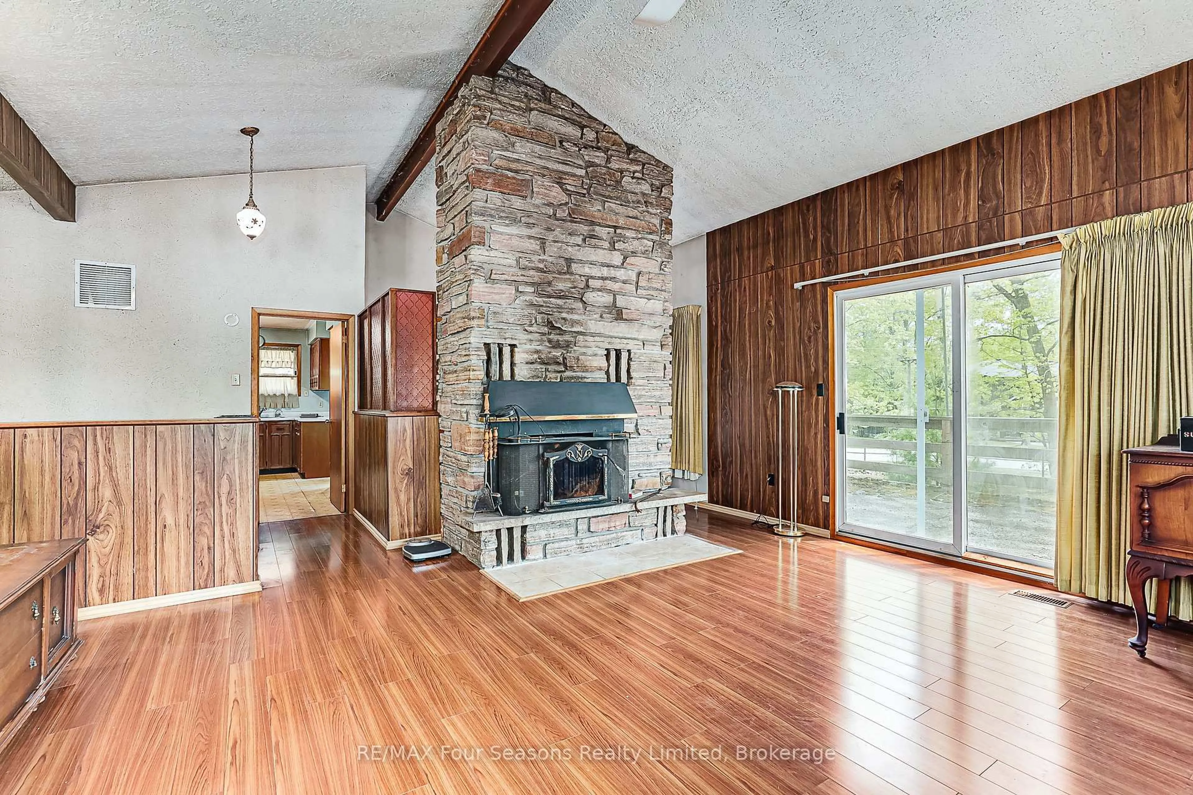 Unknown for 828 Oxbow Park Dr, Wasaga Beach Ontario L9Z 2V1