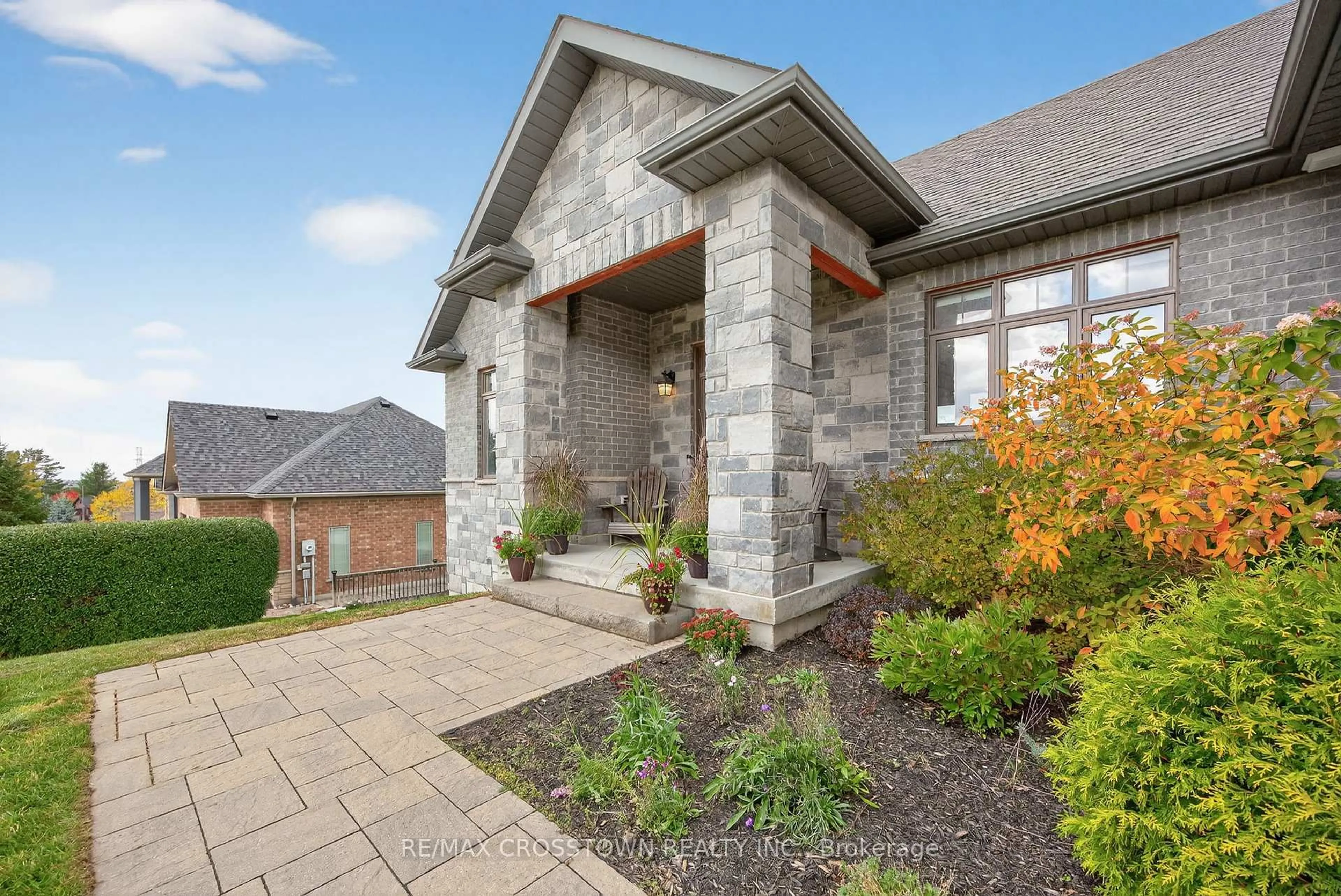 Home with brick exterior material, street for 72 Glenhuron Dr, Springwater Ontario L4M 6T4