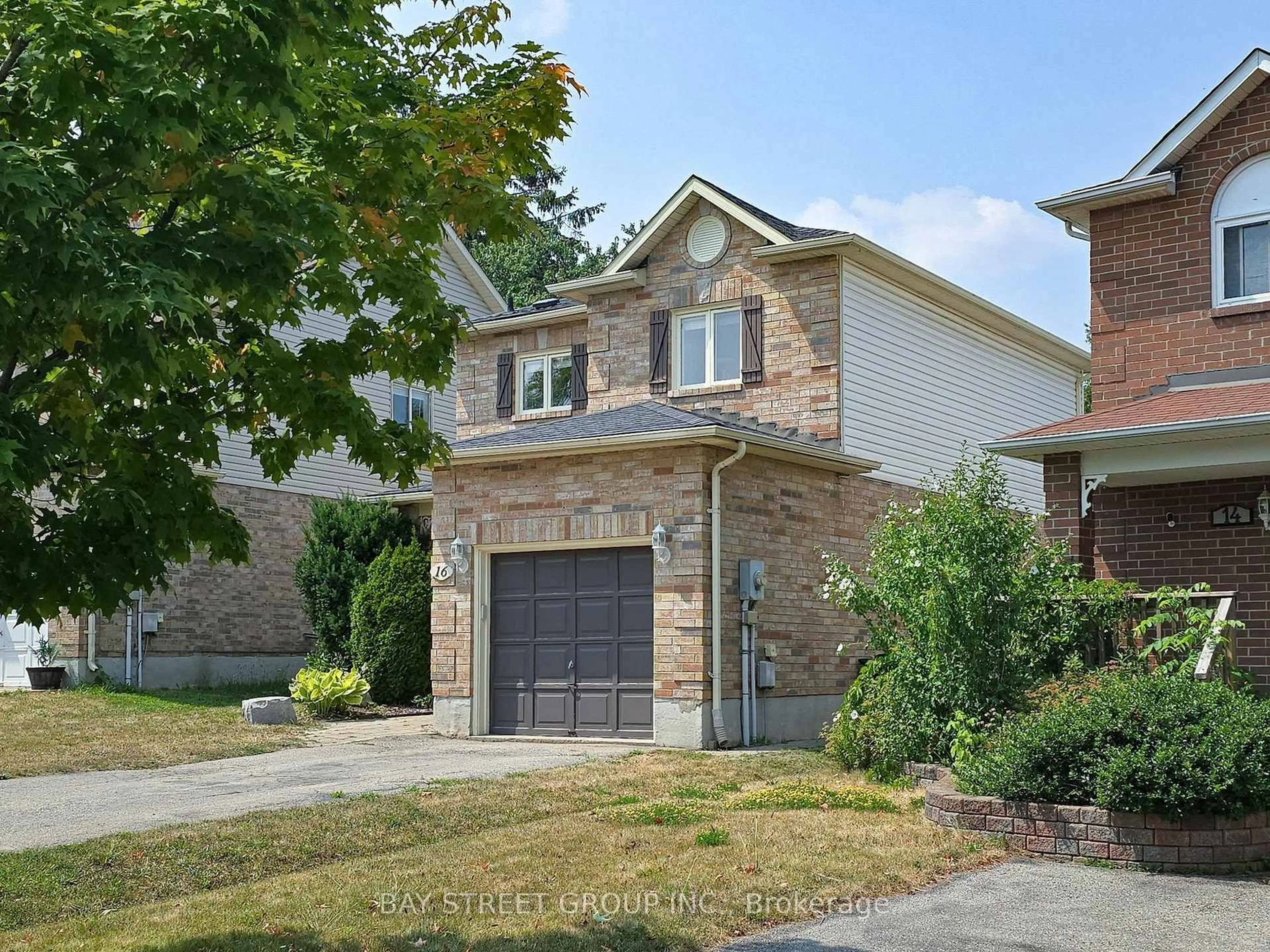 Home with brick exterior material, street for 16 Bates Crt, Barrie Ontario L4N 8L8