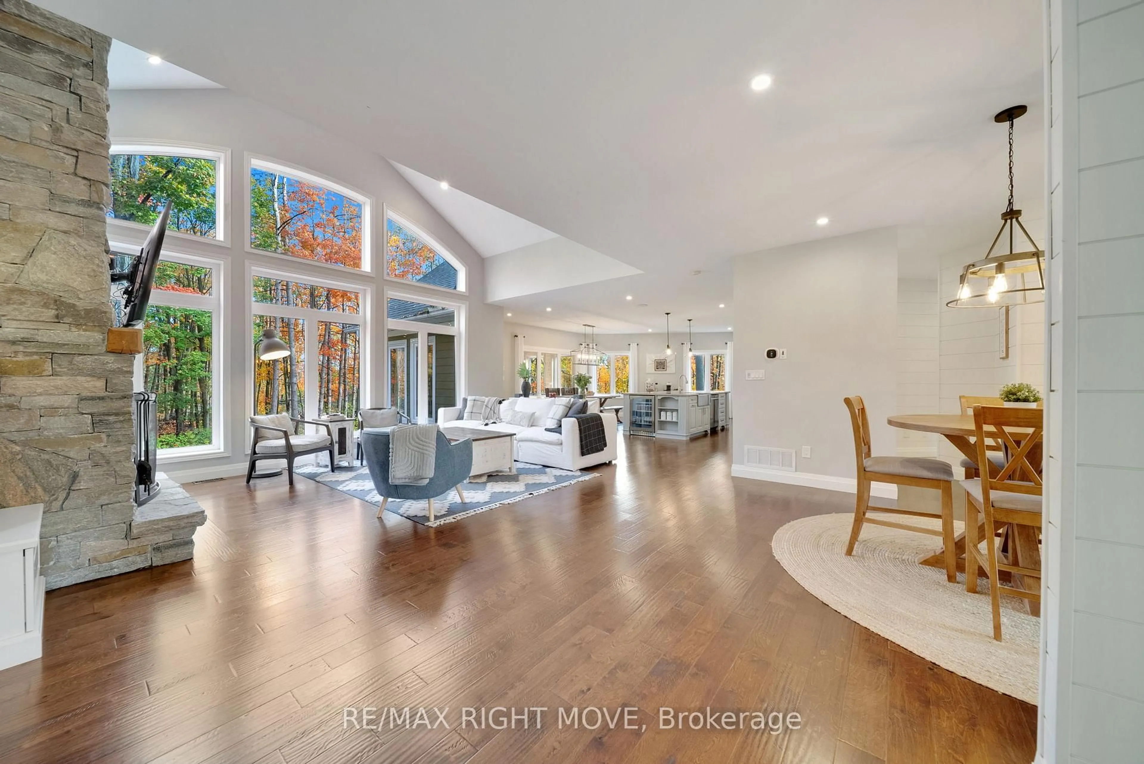 Indoor foyer for 143 Bass Line, Oro-Medonte Ontario L3V 0J9