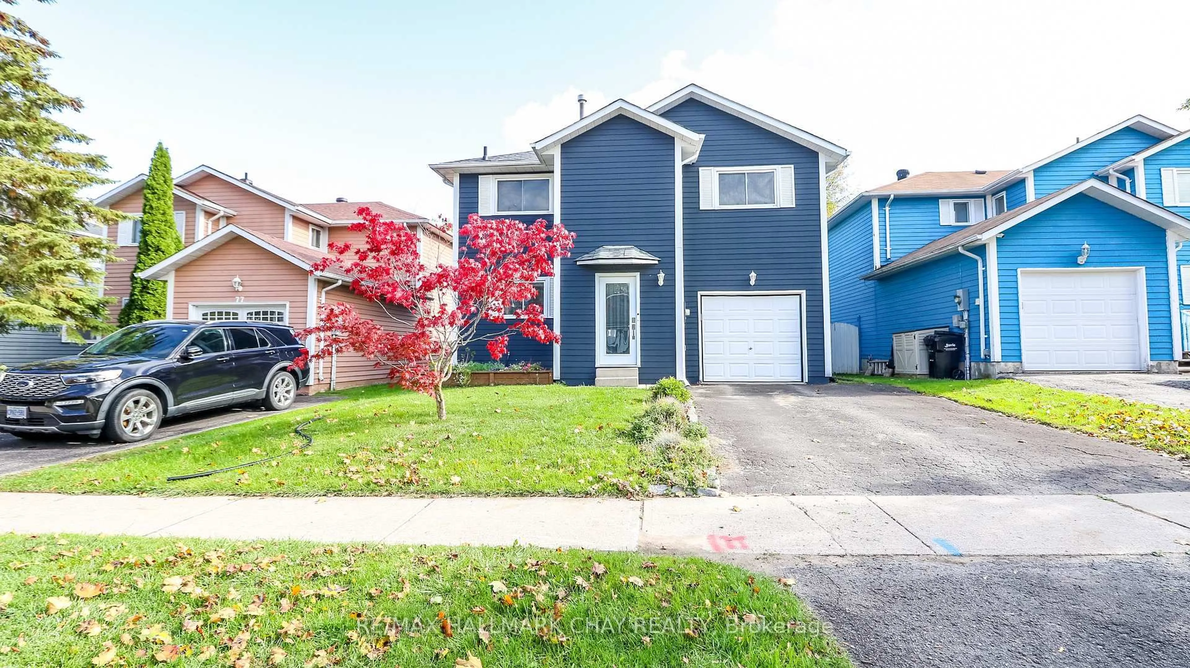 Home with vinyl exterior material, street for 75 Elizabeth St, Barrie Ontario L4N 6P2
