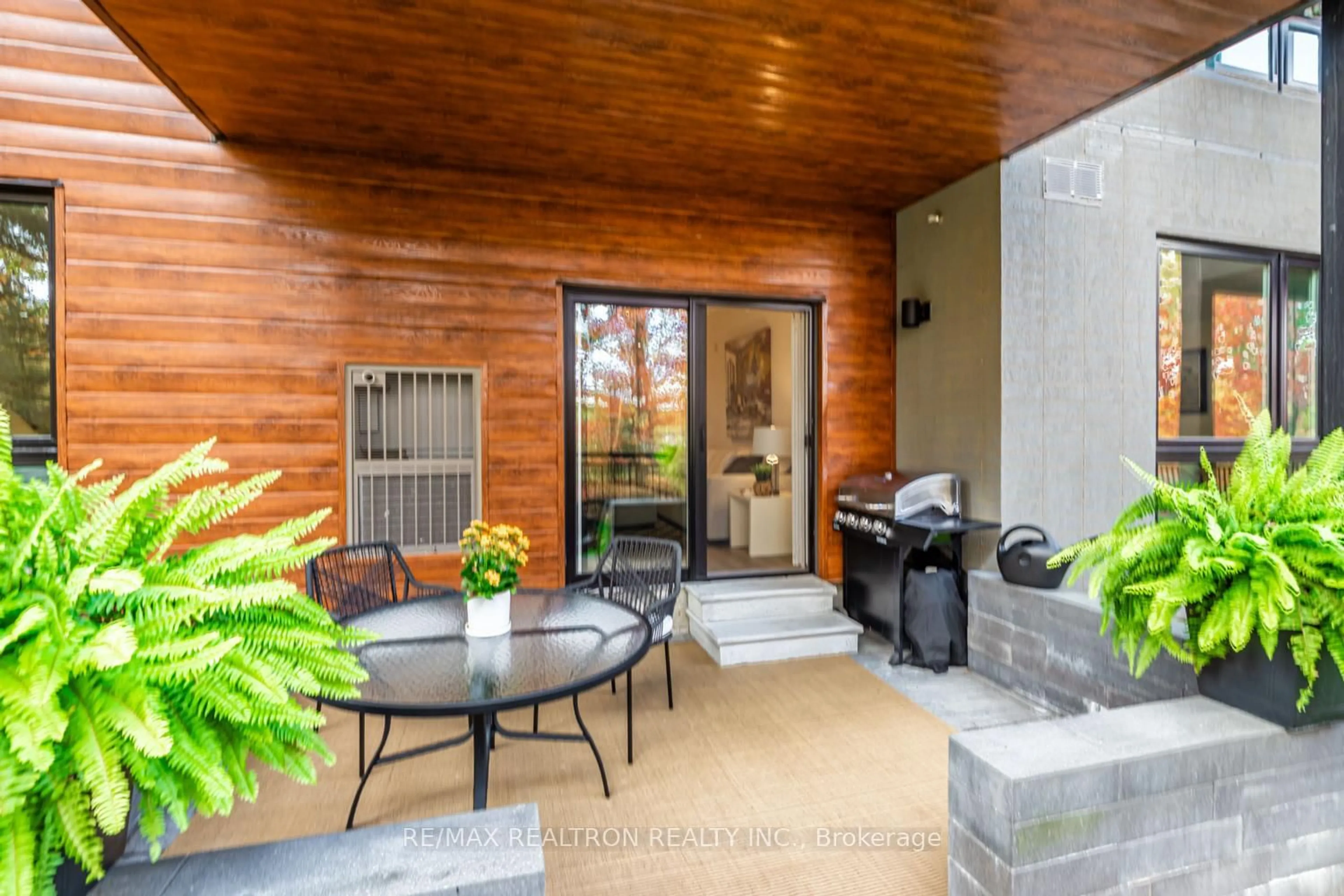 Patio, street for 302 Essa Rd #116, Barrie Ontario L9J 0H3