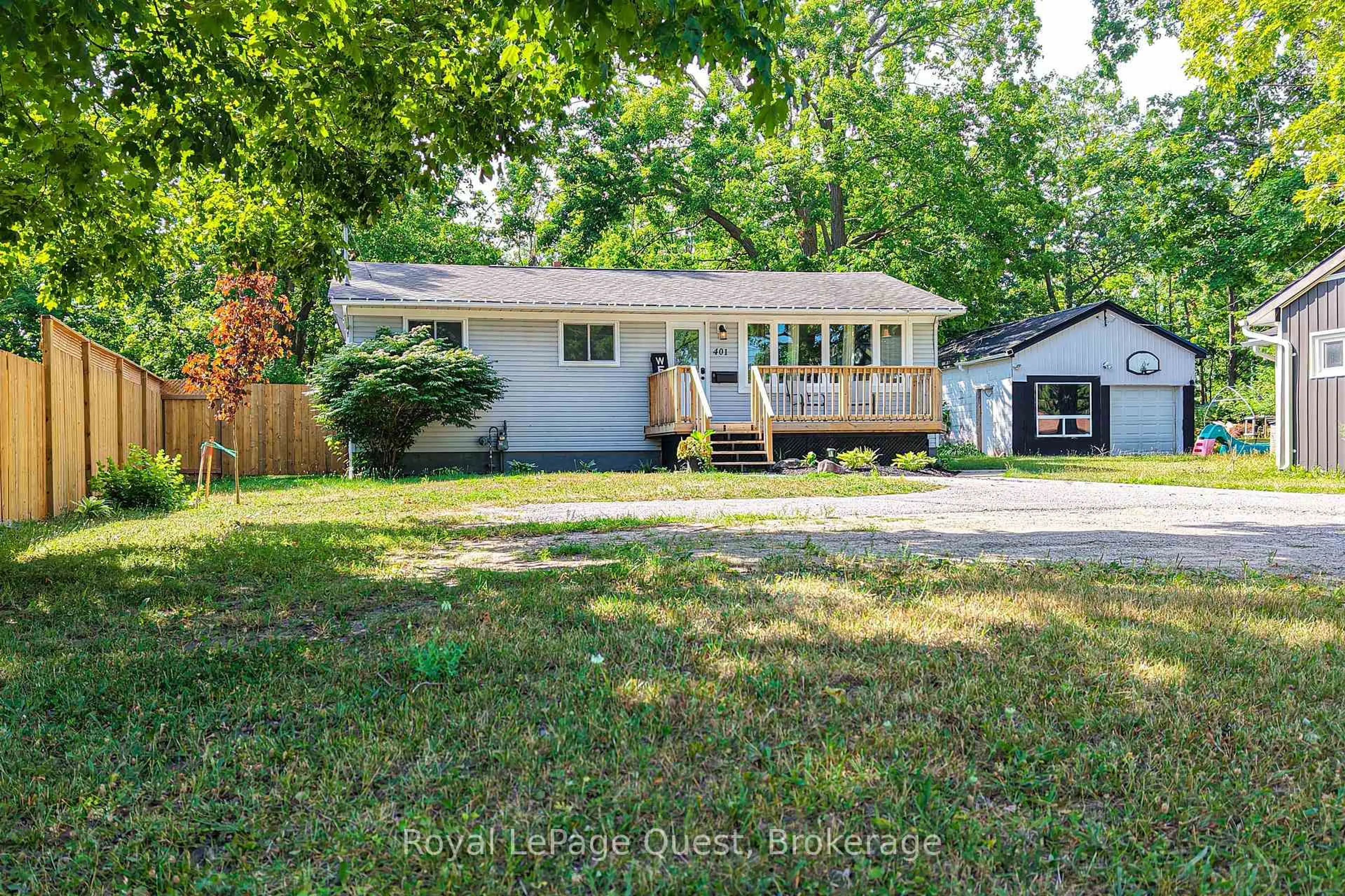 Home with vinyl exterior material, street for 401 Mississaga St, Orillia Ontario L3V 3C4