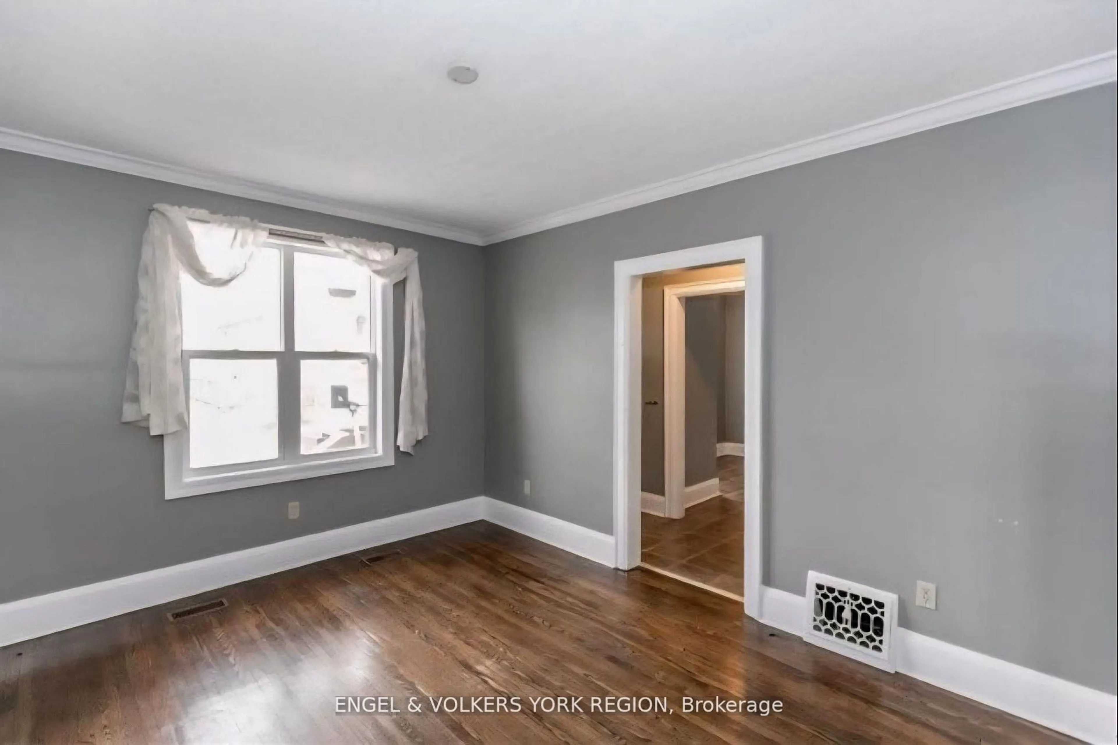 A pic of a room for 23 Lount St, Barrie Ontario L4M 3E3