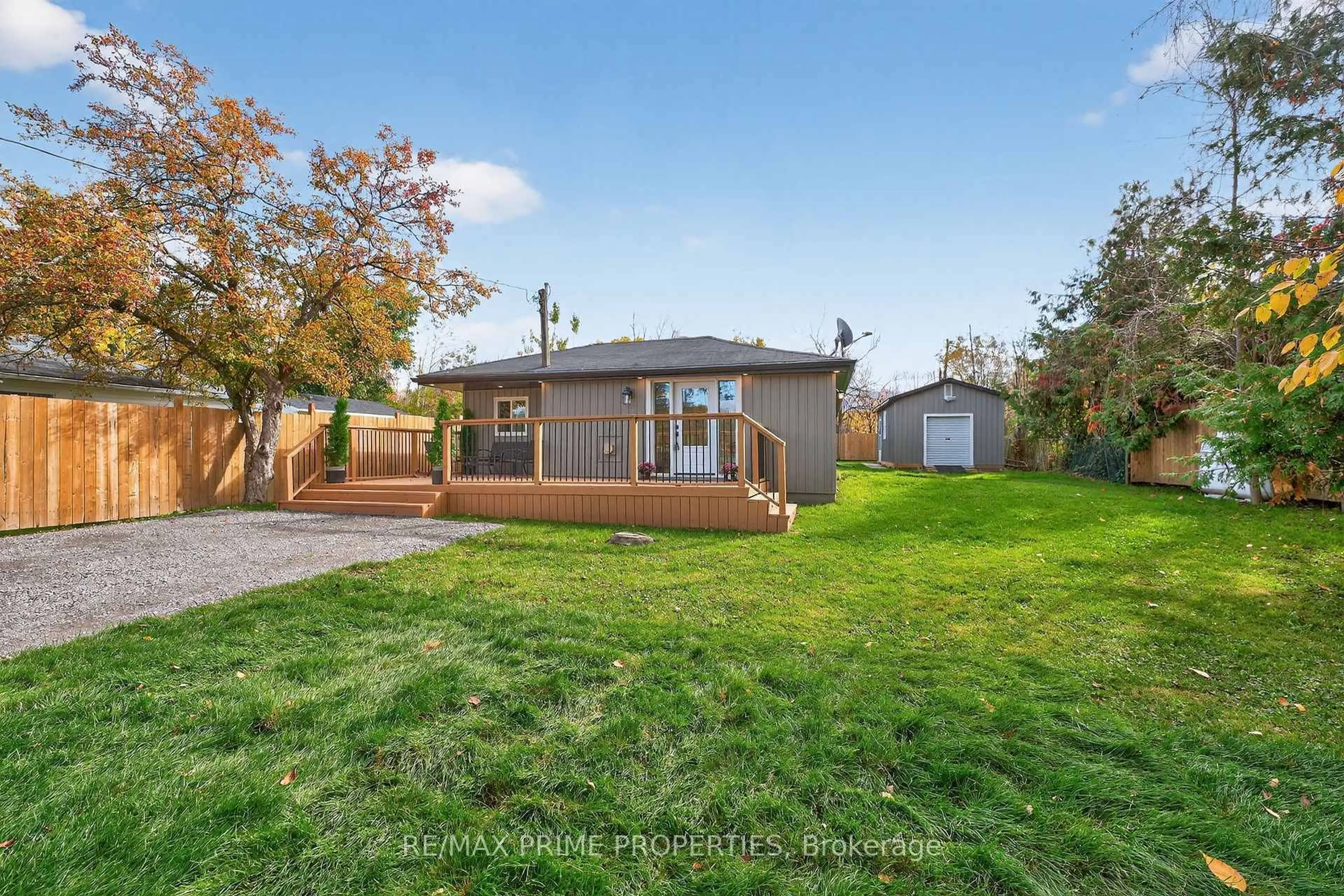 A pic from outside/outdoor area/front of a property/back of a property/a pic from drone, unknown for 1079 Sylvan Glen Dr, Ramara Ontario L0K 1B0
