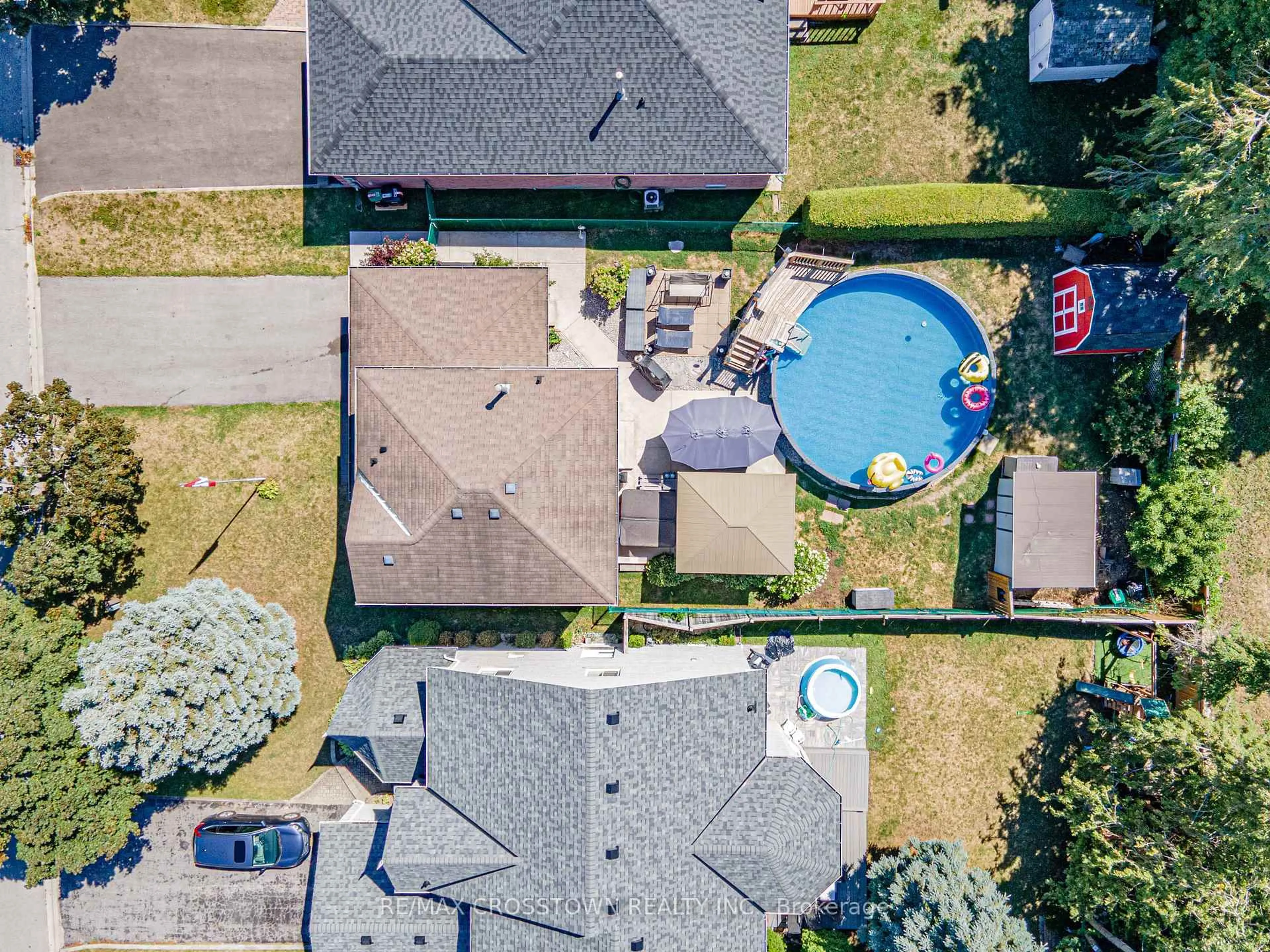 A pic from outside/outdoor area/front of a property/back of a property/a pic from drone, street for 10 Carter Rd, Barrie Ontario L4N 7L1