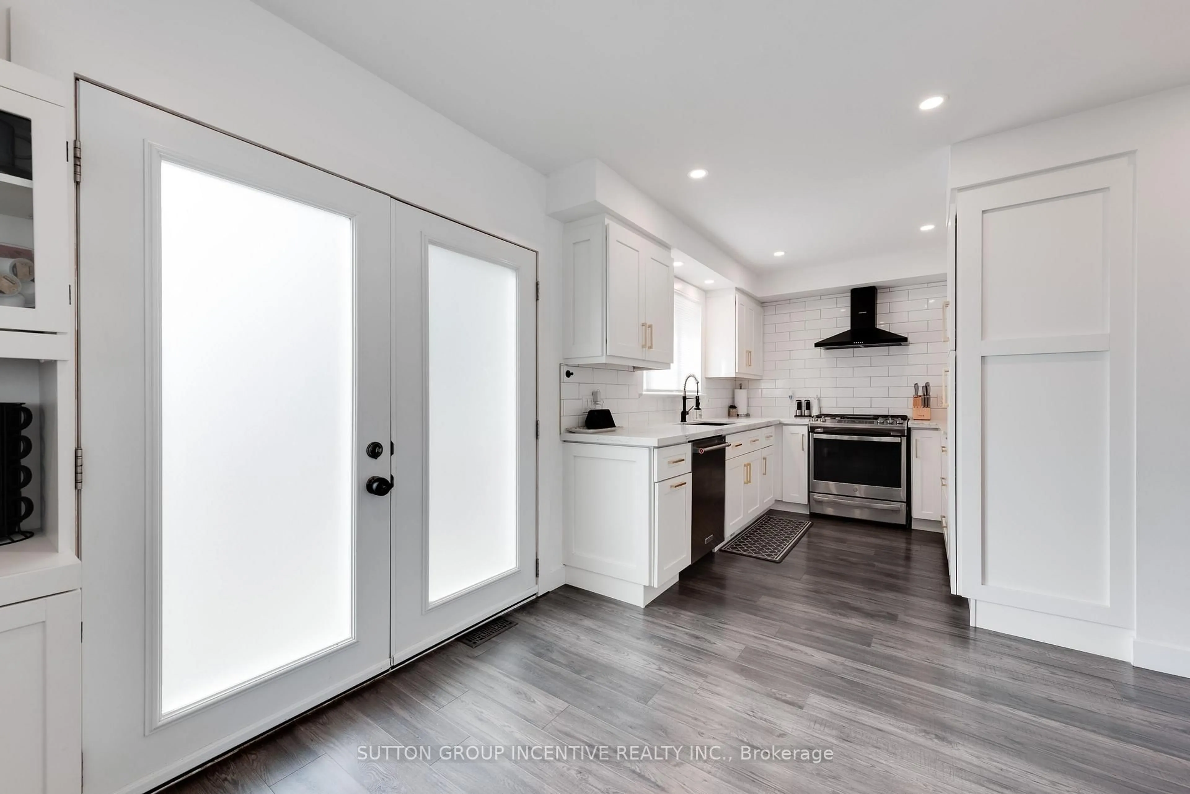 Open concept kitchen, unknown for 87 Dunlop St, Orillia Ontario L3V 5P3