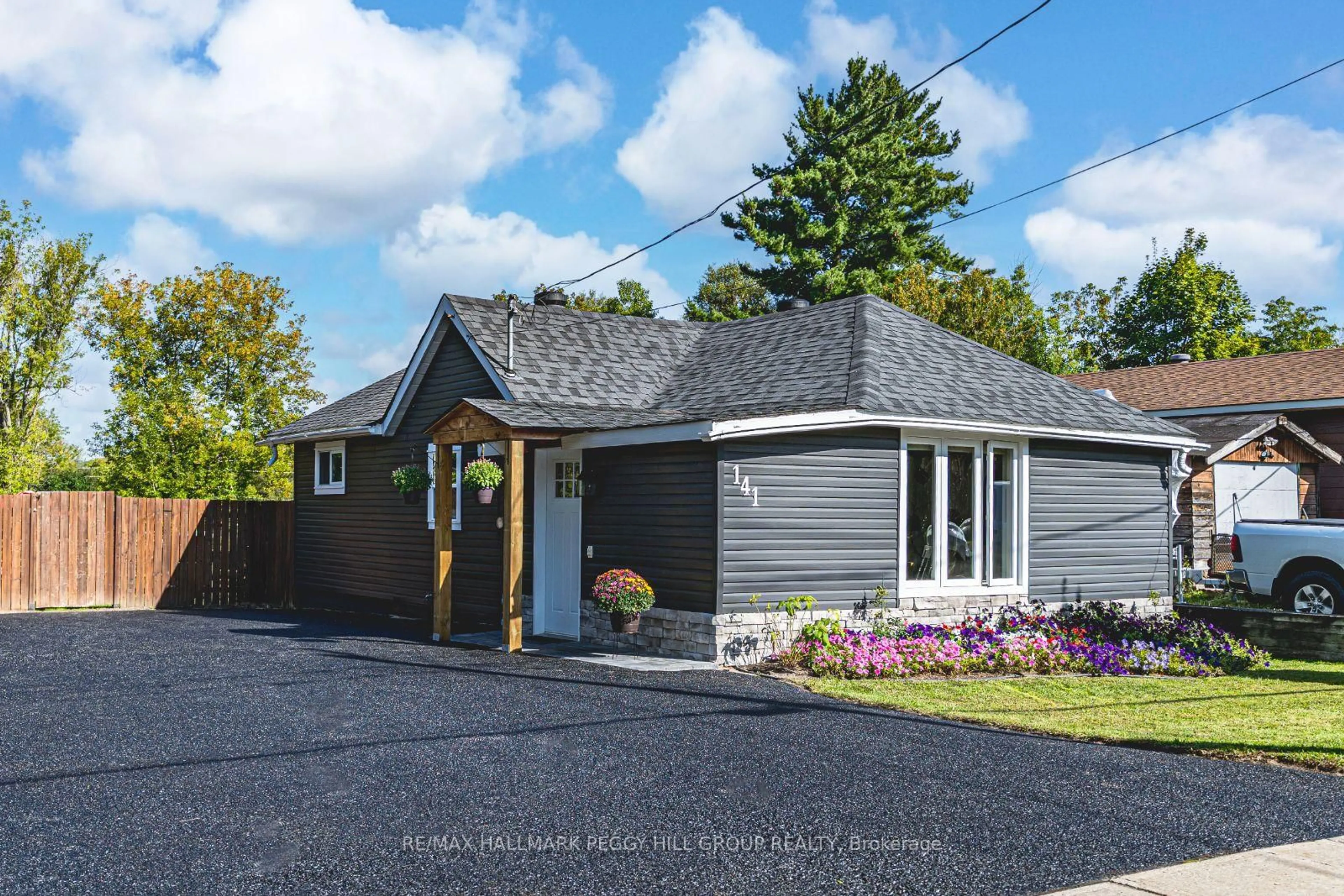Home with vinyl exterior material, street for 141 Poyntz St, Penetanguishene Ontario L9M 1P5
