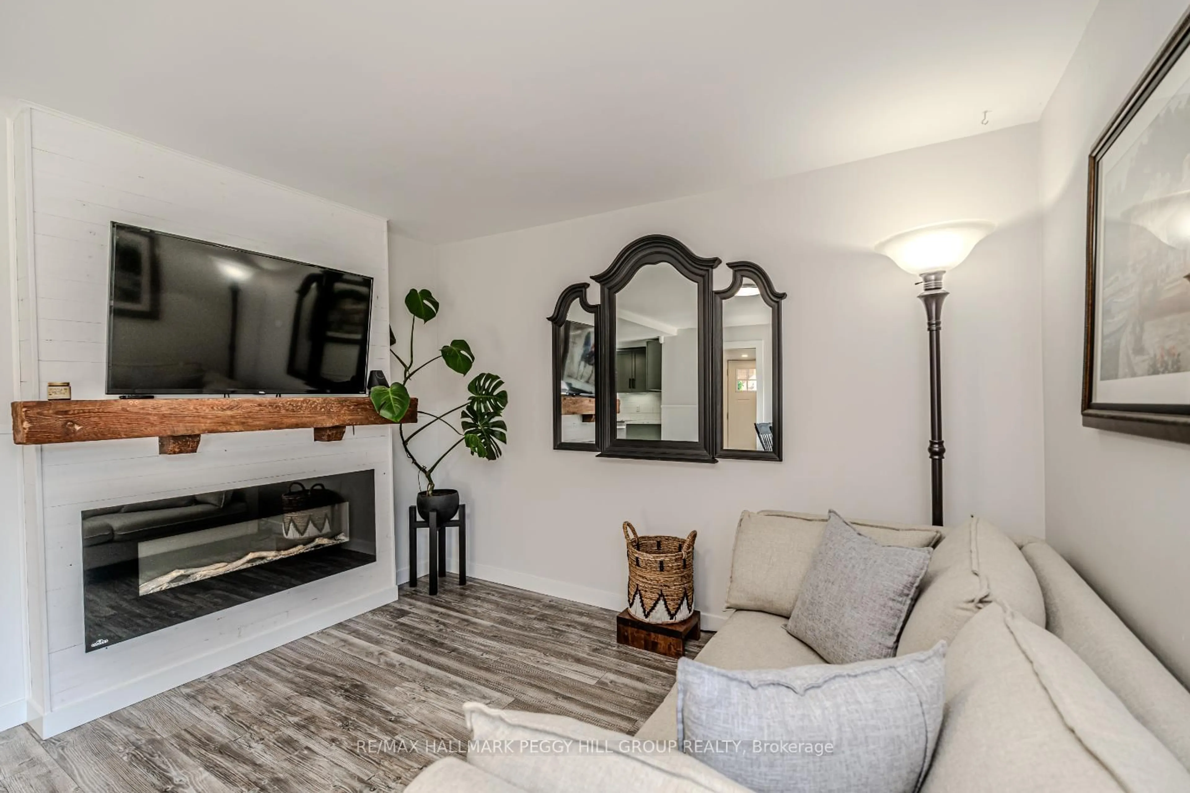 Living room with furniture, unknown for 141 Poyntz St, Penetanguishene Ontario L9M 1P5