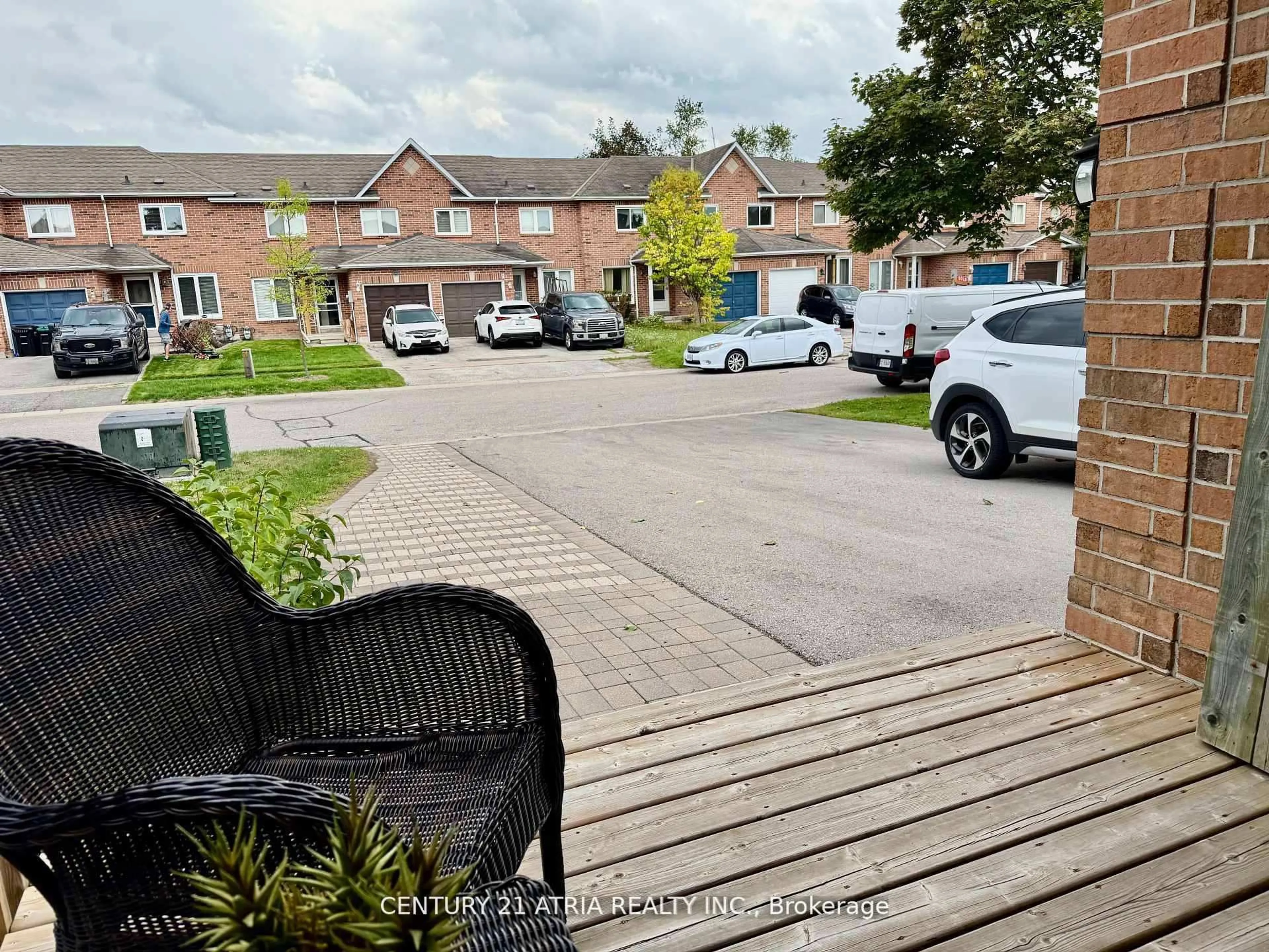 A pic from outside/outdoor area/front of a property/back of a property/a pic from drone, street for 12 Lyfytt Cres, Barrie Ontario L4N 7X4