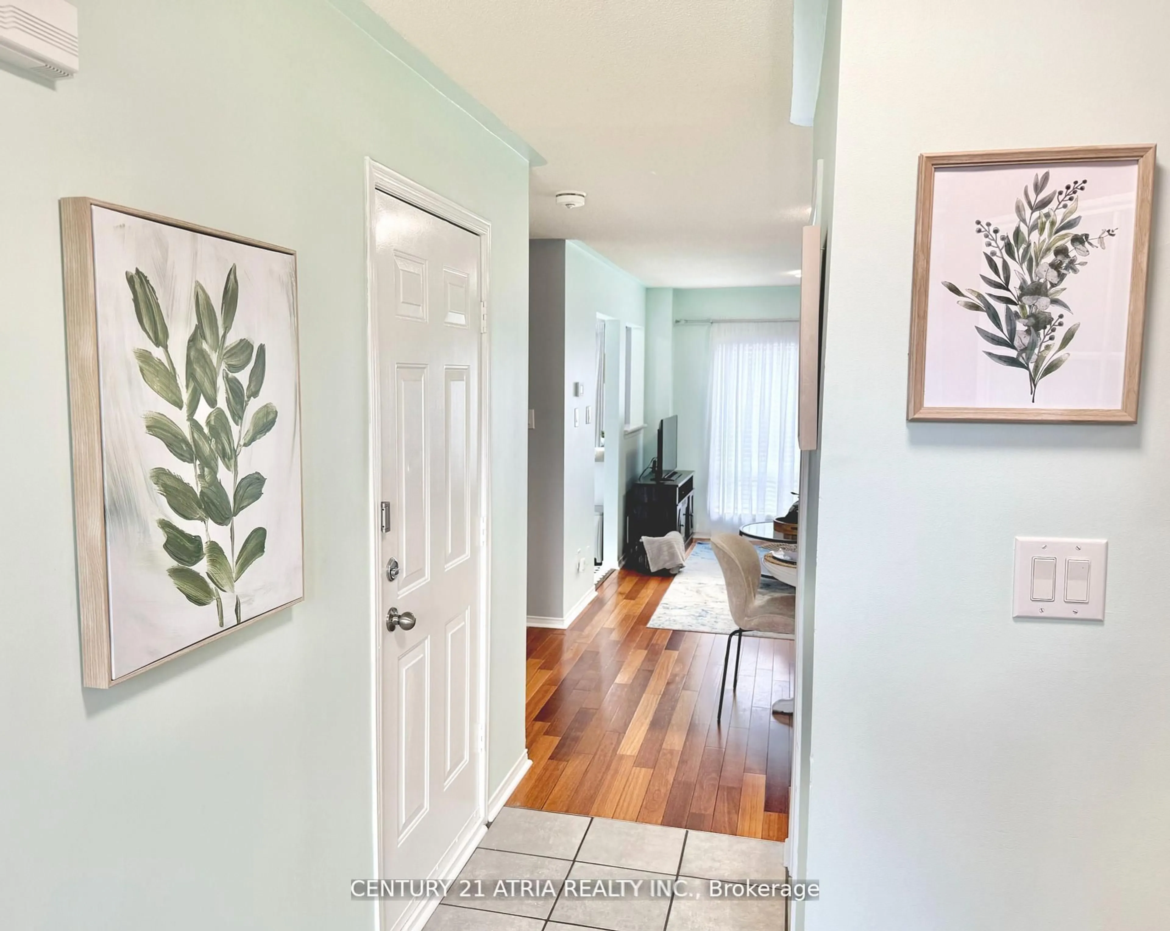 Indoor entryway for 12 Lyfytt Cres, Barrie Ontario L4N 7X4