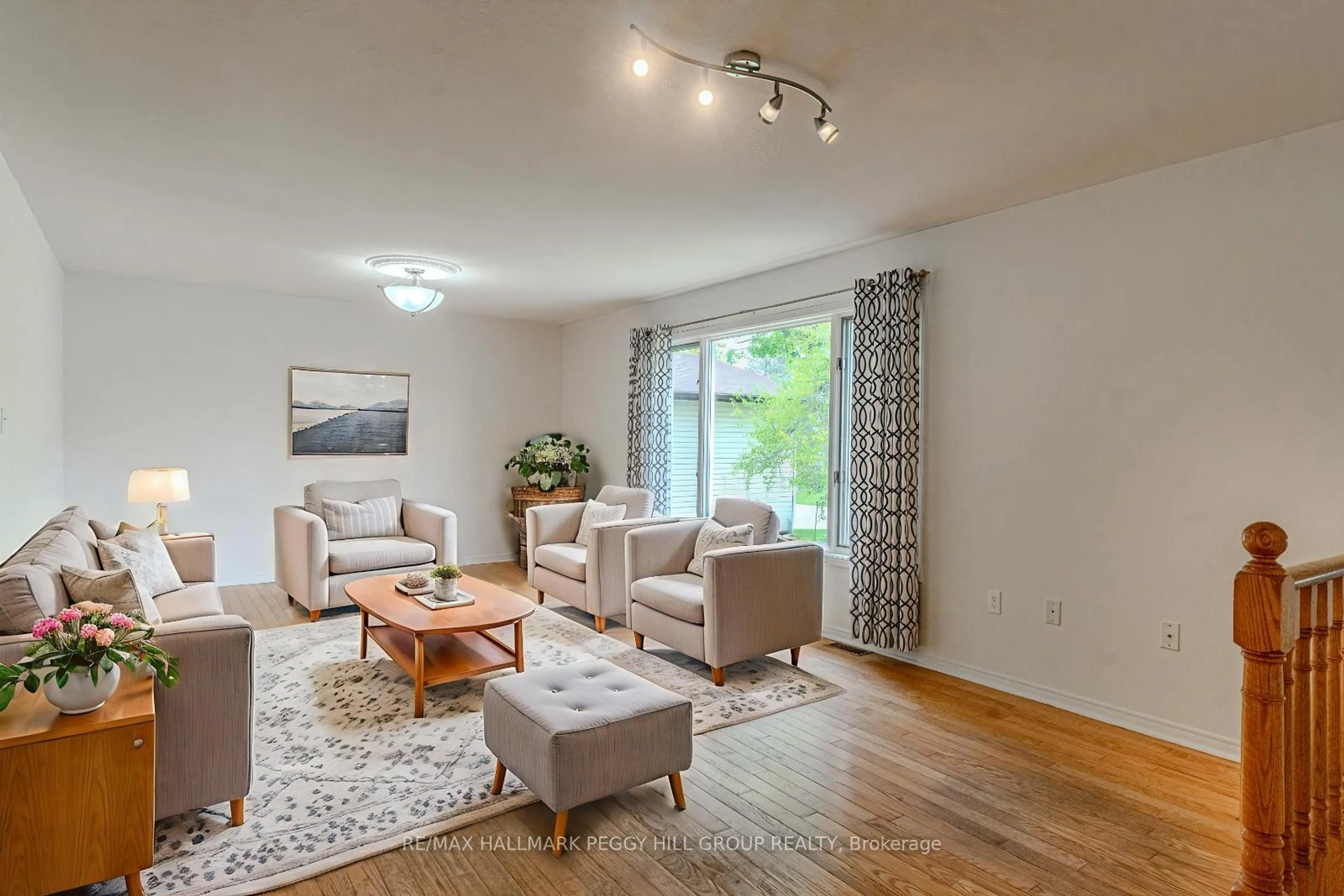 Living room with furniture, unknown for 26 Innisbrook Dr, Wasaga Beach Ontario L9Z 1G3