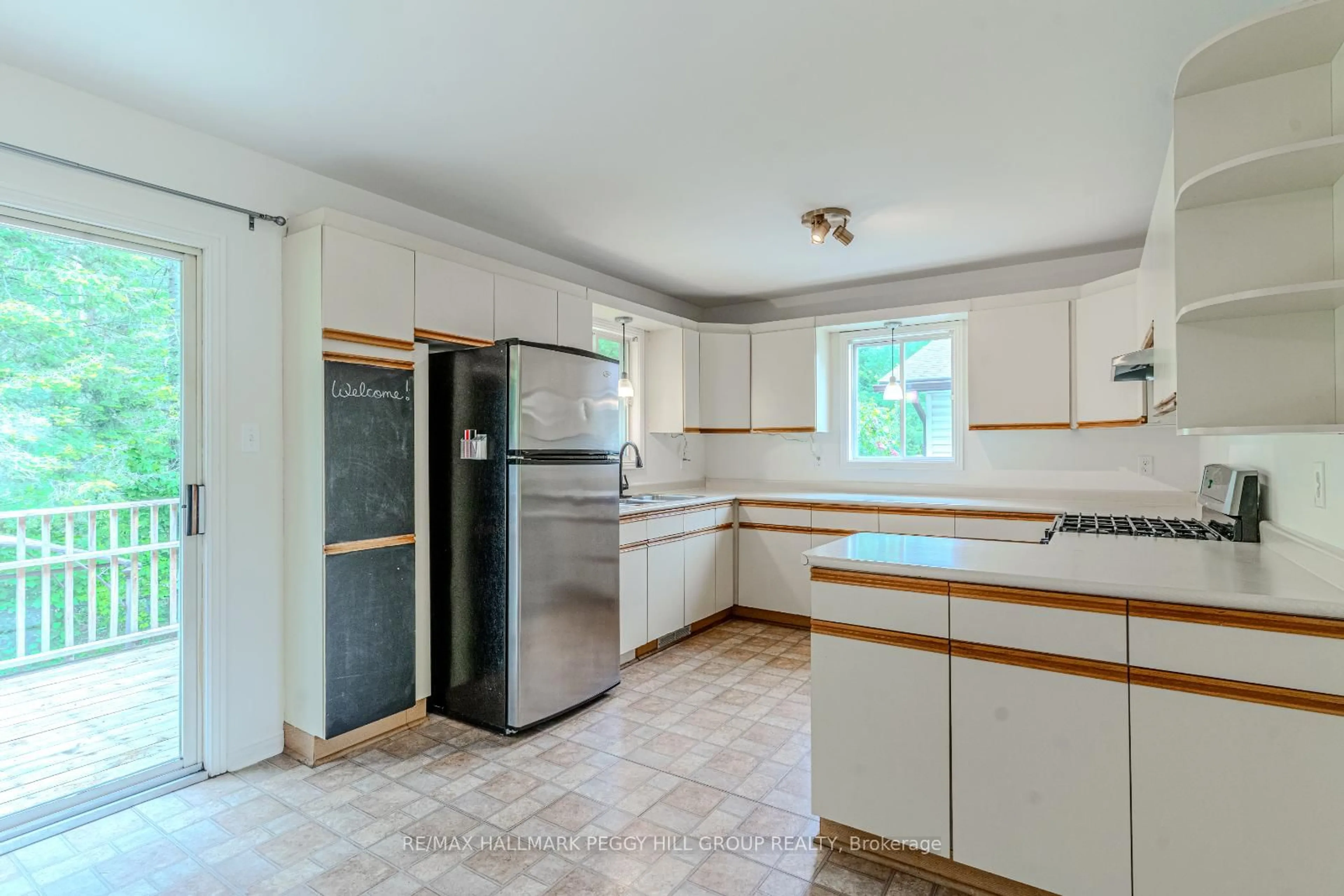 Standard kitchen, unknown for 26 Innisbrook Dr, Wasaga Beach Ontario L9Z 1G3