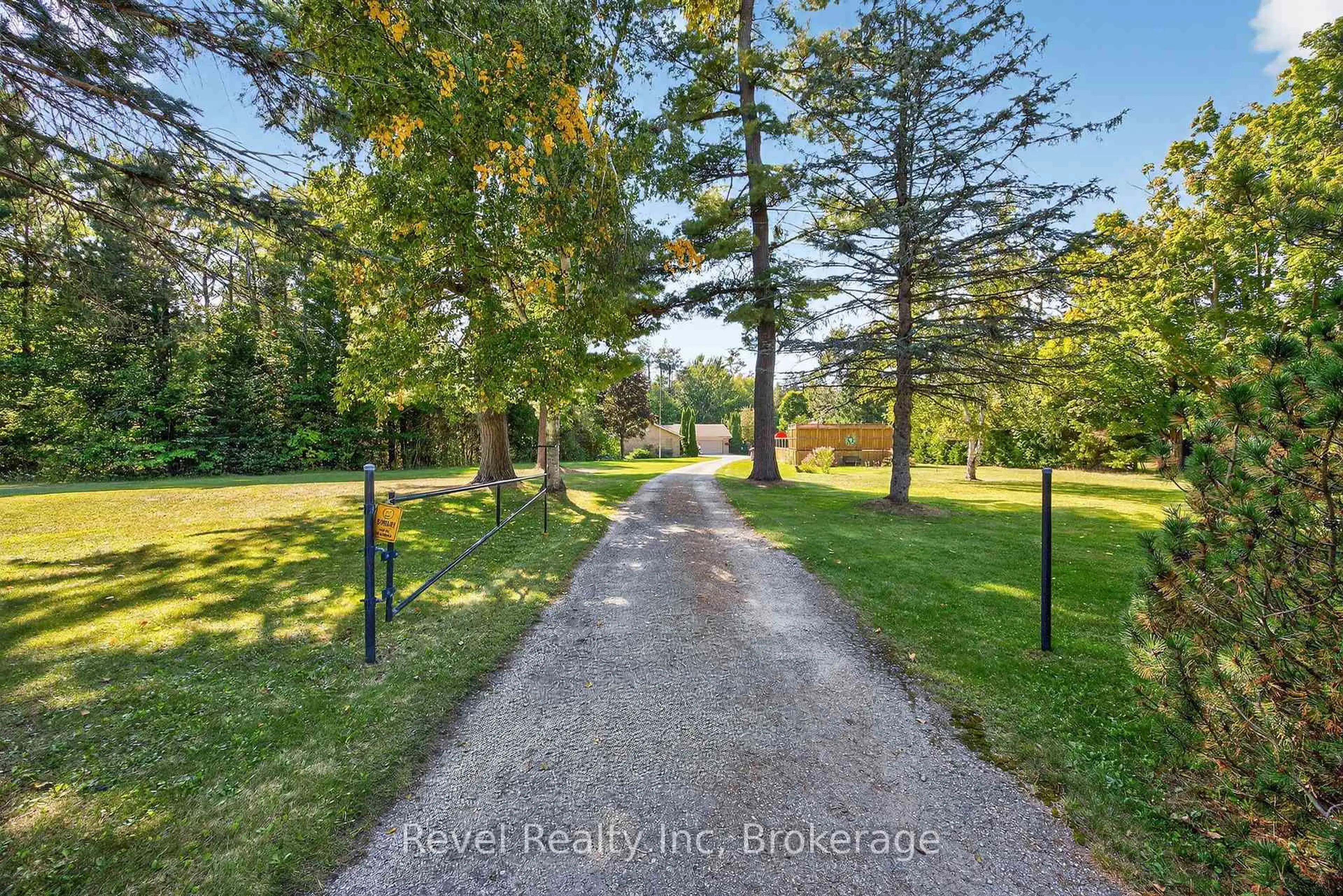 A pic from outside/outdoor area/front of a property/back of a property/a pic from drone, unknown for 7190 93 Highway, Tiny Ontario L0K 2E1