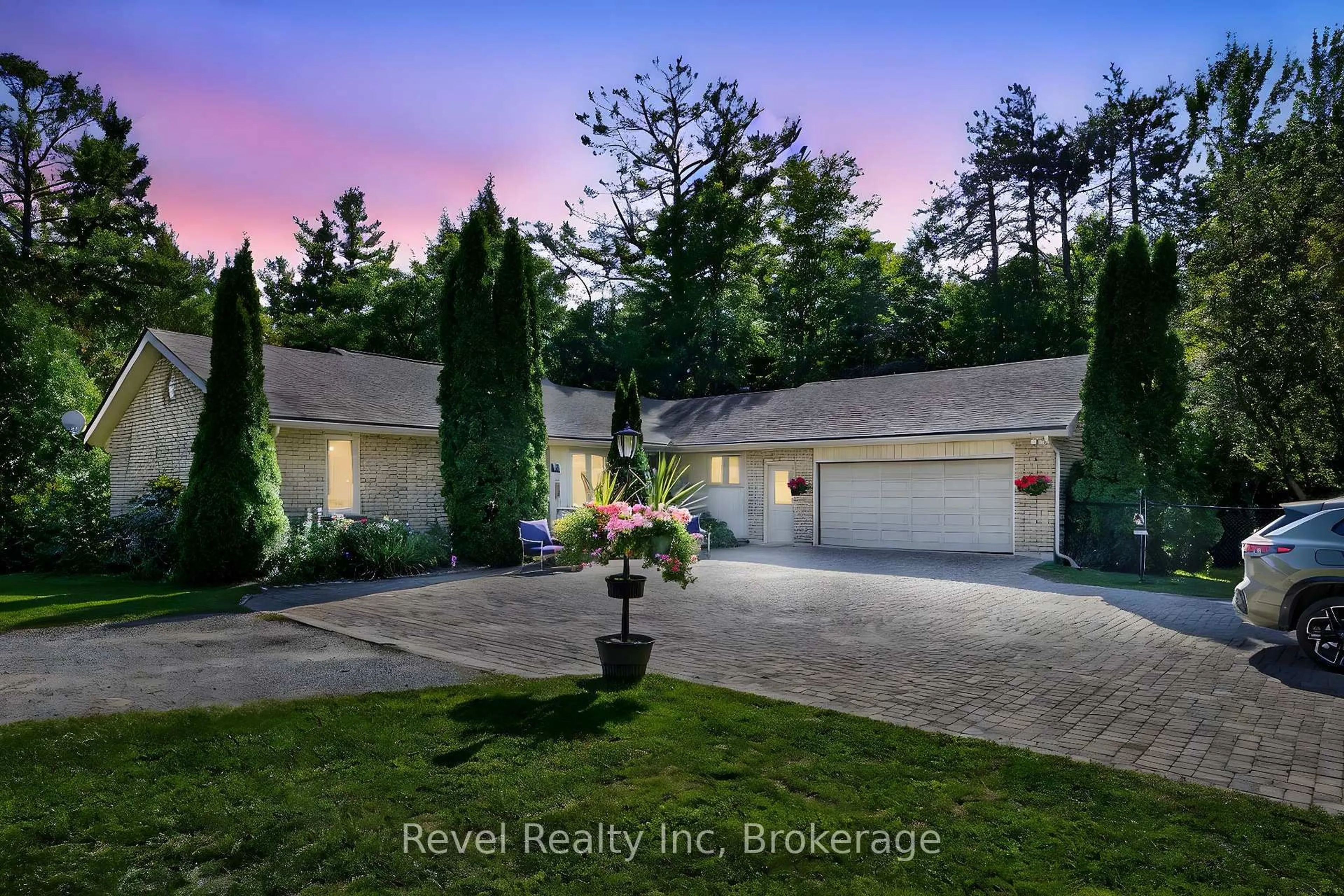 A pic from outside/outdoor area/front of a property/back of a property/a pic from drone, unknown for 7190 93 Highway, Tiny Ontario L0K 2E1