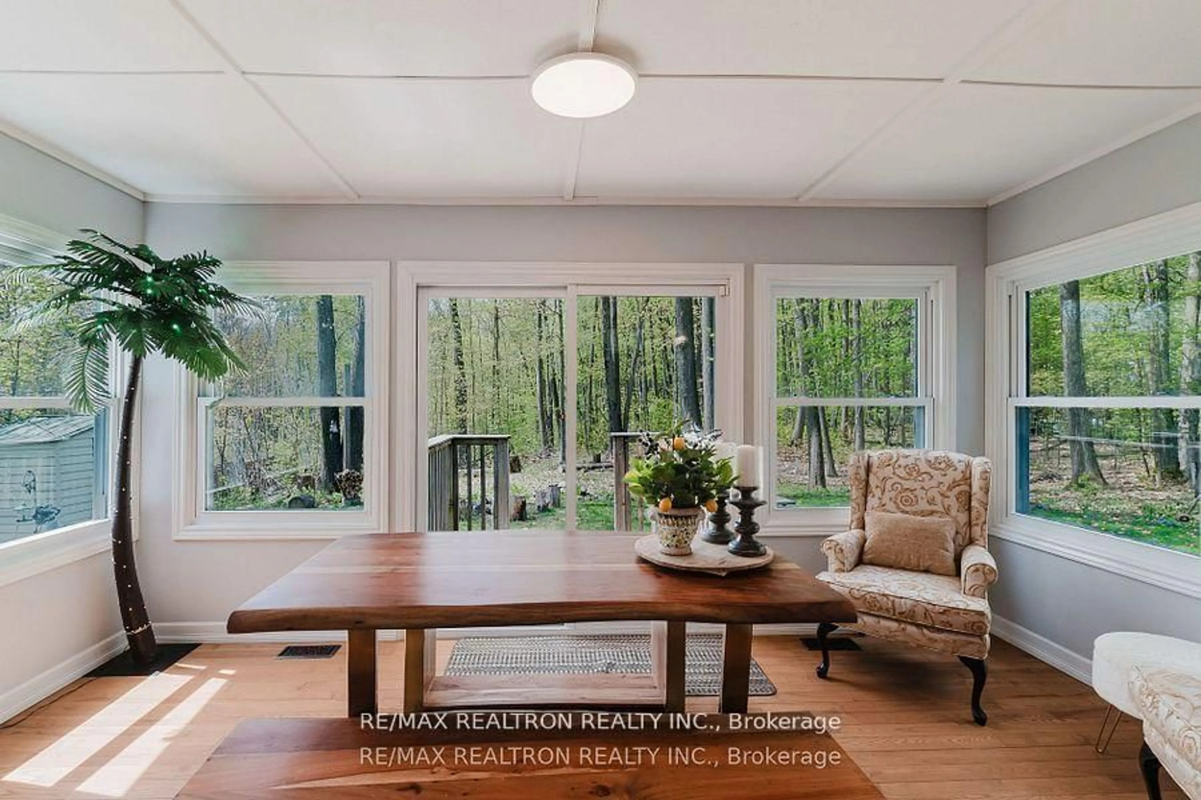 Dining room, wood/laminate floor for 408 Curry Rd, Midland Ontario L4R 5H2