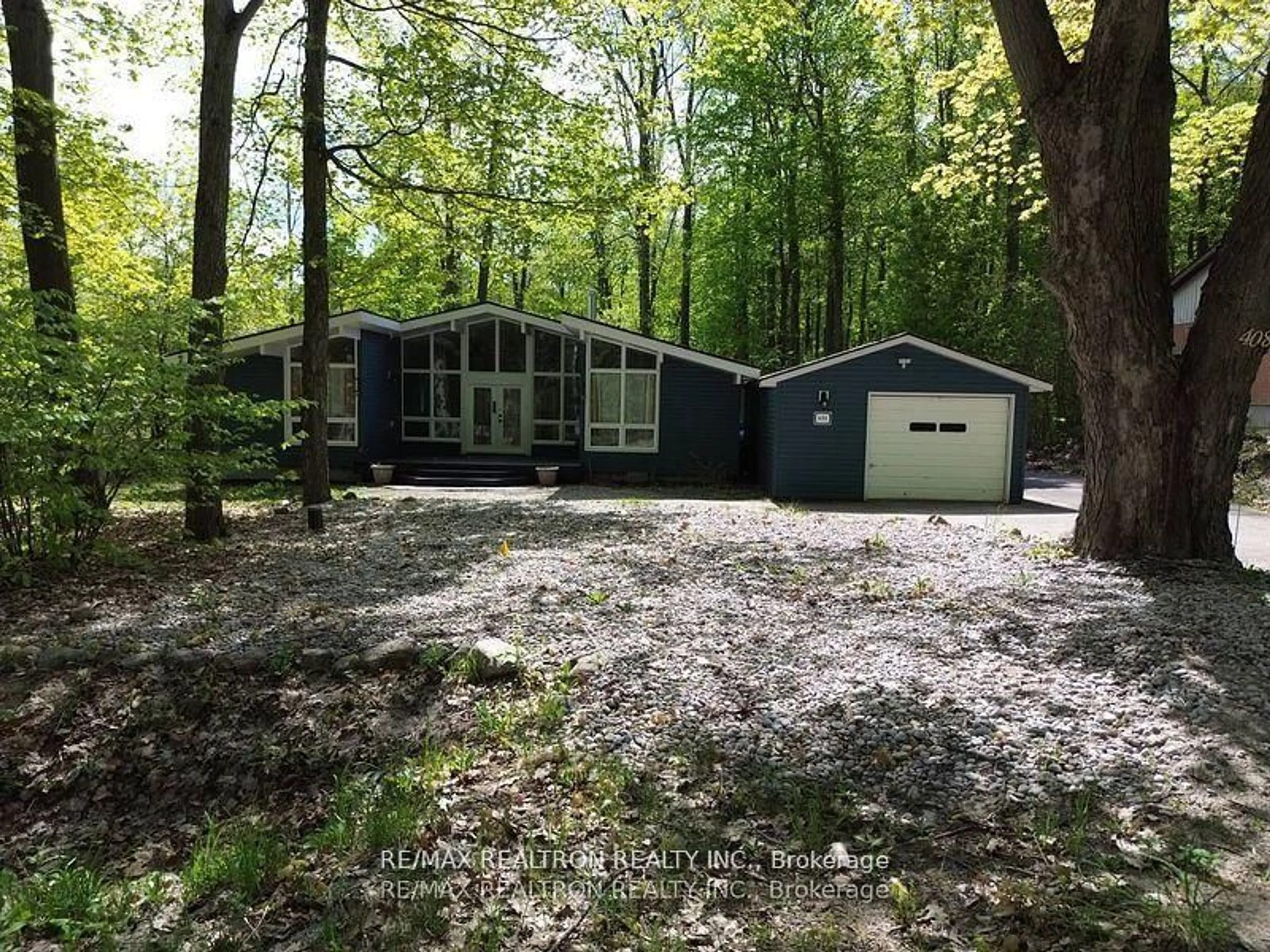 Shed for 408 Curry Rd, Midland Ontario L4R 5H2