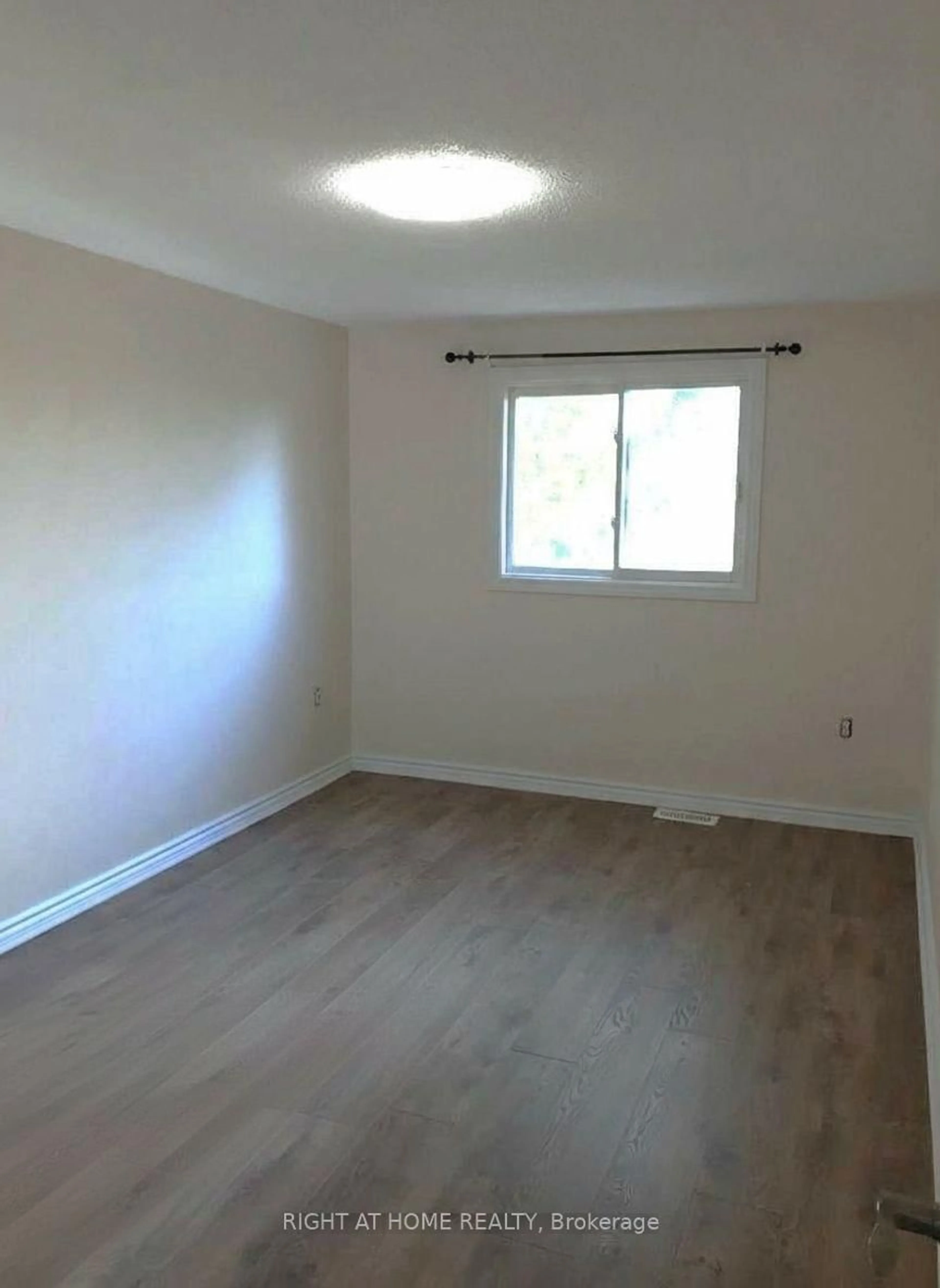 A pic of a room for 75 Corbett Dr, Barrie Ontario L4M 5V5