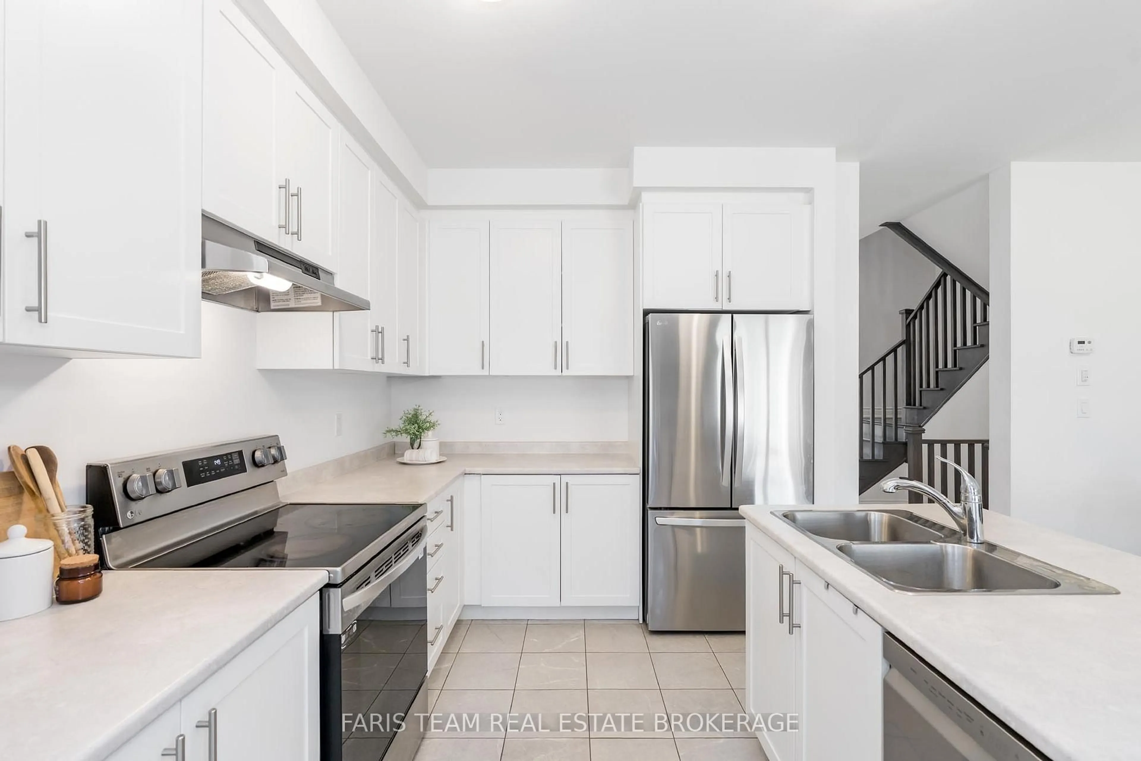 Open concept kitchen, ceramic/tile floor for 7 Lisa St, Wasaga Beach Ontario L9Z 0K9