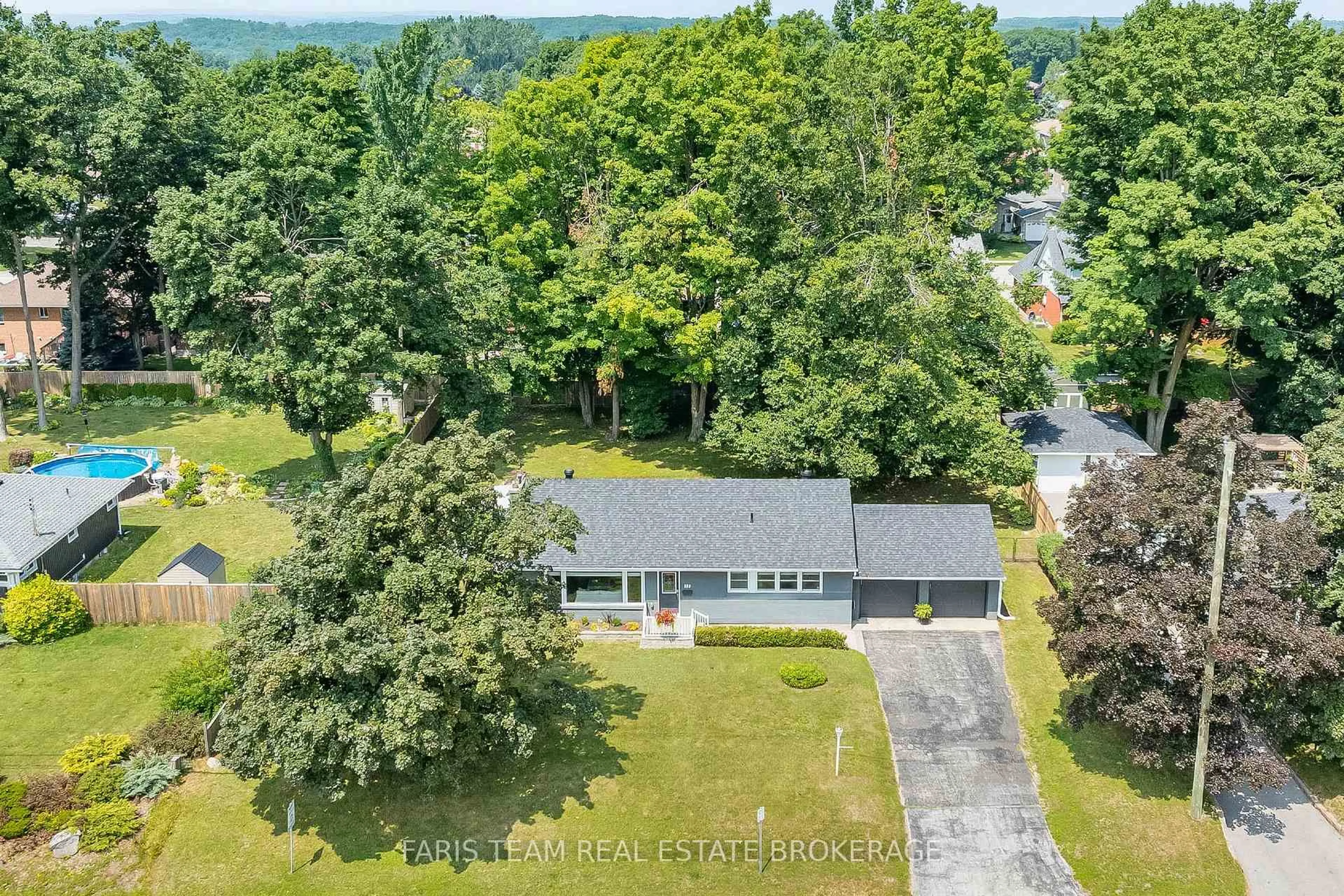 A pic from outside/outdoor area/front of a property/back of a property/a pic from drone, unknown for 888 Hugel Ave, Midland Ontario L4R 1X6