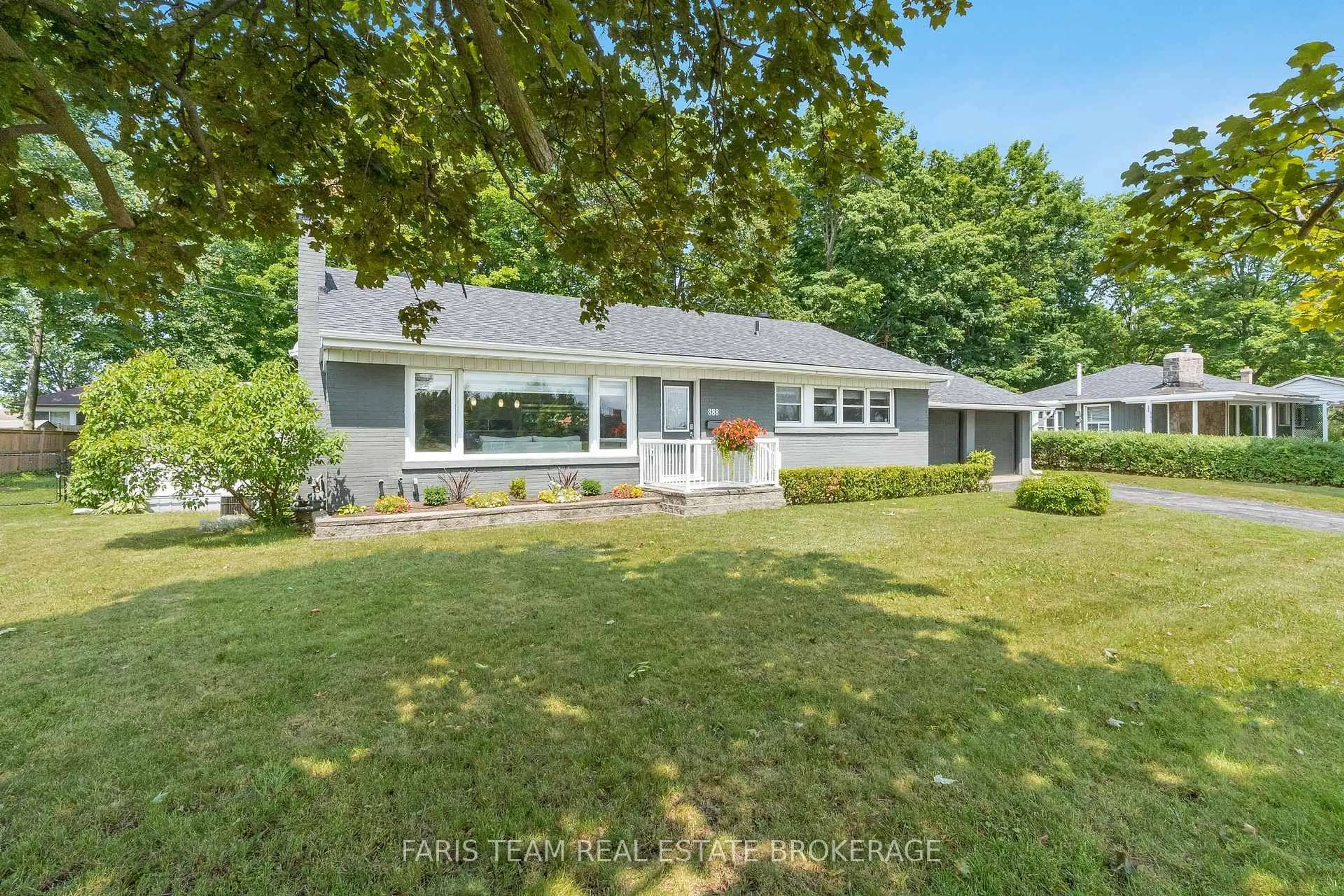 A pic from outside/outdoor area/front of a property/back of a property/a pic from drone, unknown for 888 Hugel Ave, Midland Ontario L4R 1X6